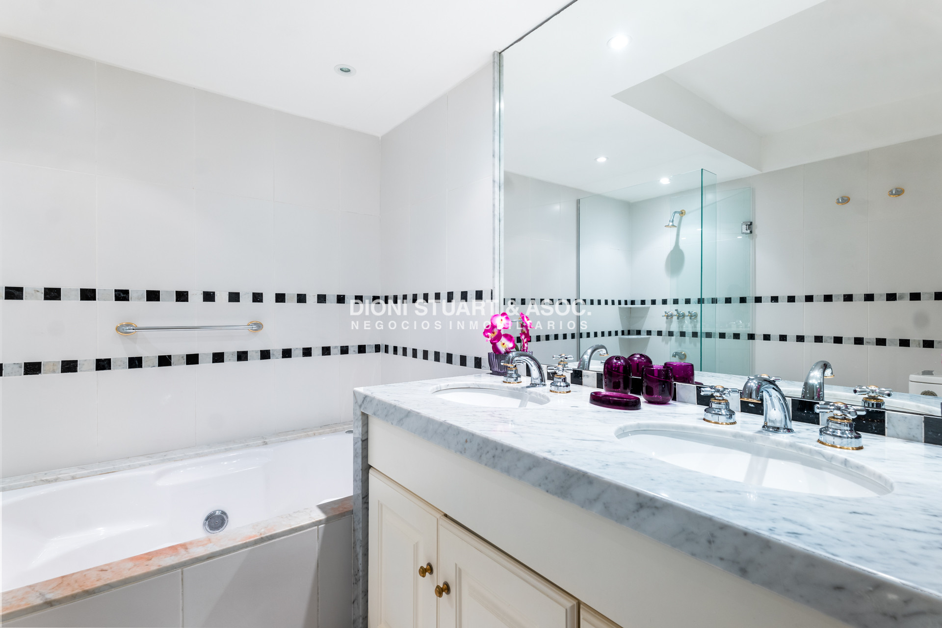 Apartamento ID.760 - DEPARTAMENTO EN VENTA EN PLAYA BRAVA PRIMER LINEA 4 DORMITORIOS EN SUITE - EDIF. AGUAS AZULES