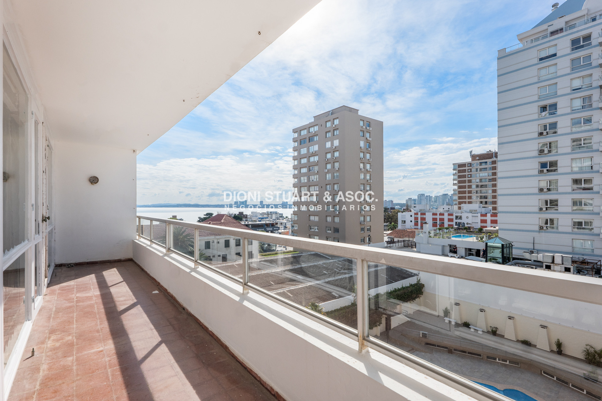 Apartamento ID.961 - APARTAMENTO EN VENTA DE 1 DORM Y MEDIO CON VISTA AL MAR EN LA PENÍNSULA PUNTA DEL ESTE
