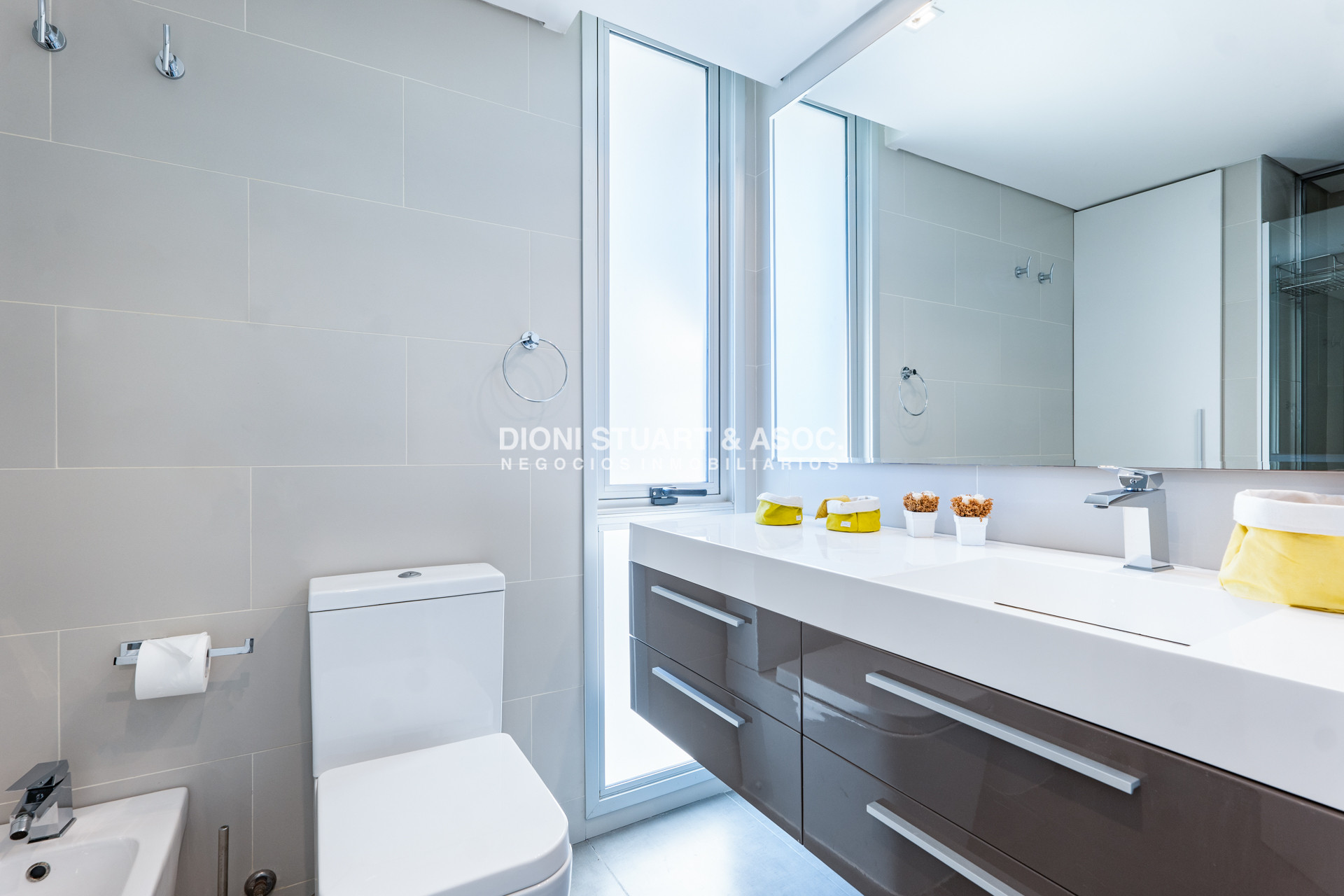 Apartamento ID.1017 - APARTAMENTO EN VENTA - PLAYA MANSA - LUMIERE - ESQUIENRO - 3 DORM + DEP. SERV
