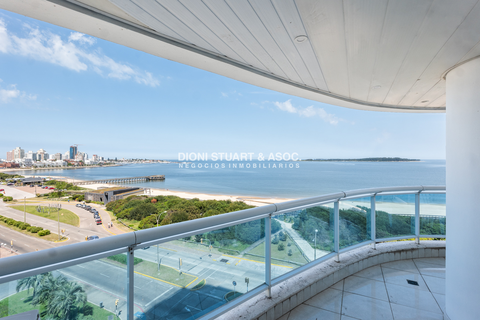 Apartamento ID.800 - MILLENIUM TOWER EN ALQUILER DE TEMPORADA - 3 DORMITORIOS EN SUITE + DEP. - LA MEJOR VISTA