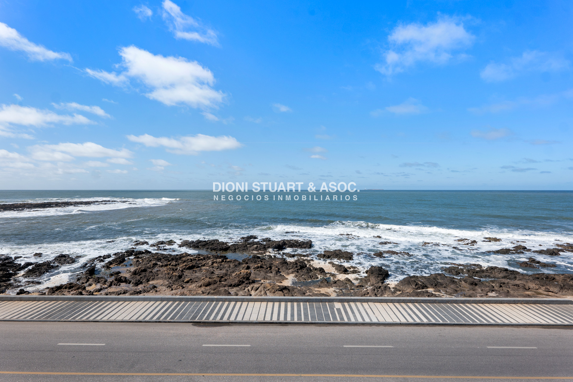 Apartamento ID.748 - Edificio Carmel - Apartamento de 3 Dorm y Dependencia - Punta del Este