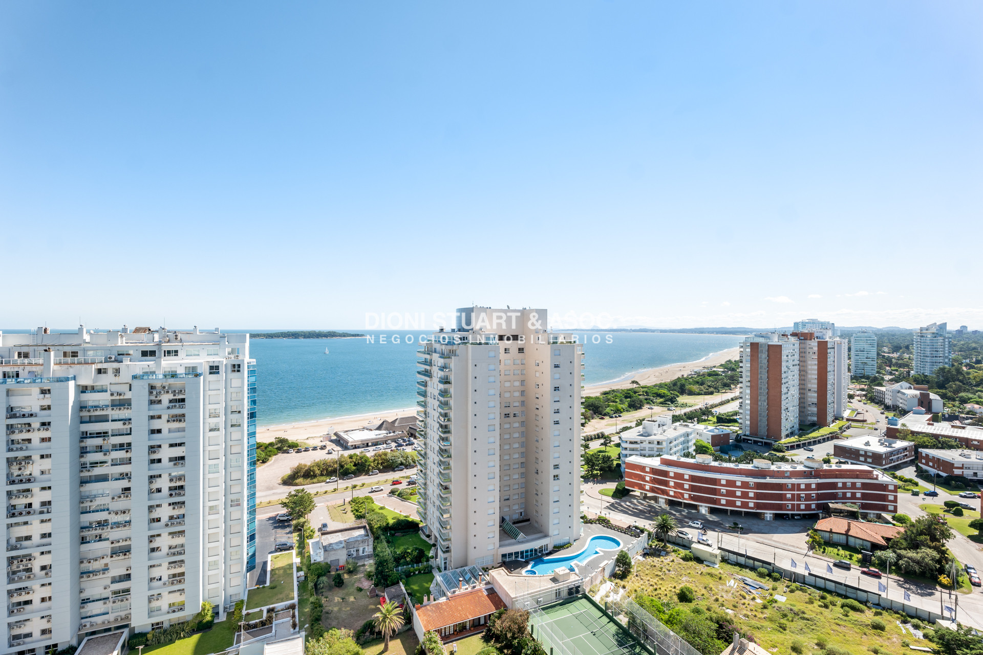 Apartamento ID.937 - GALA TOWER DEPARTAMENTO EN VENTA EN PLAYA MANSA 2 DORMITORIOS CON PARRILLERO INCREIBLE VISTA AL MAR