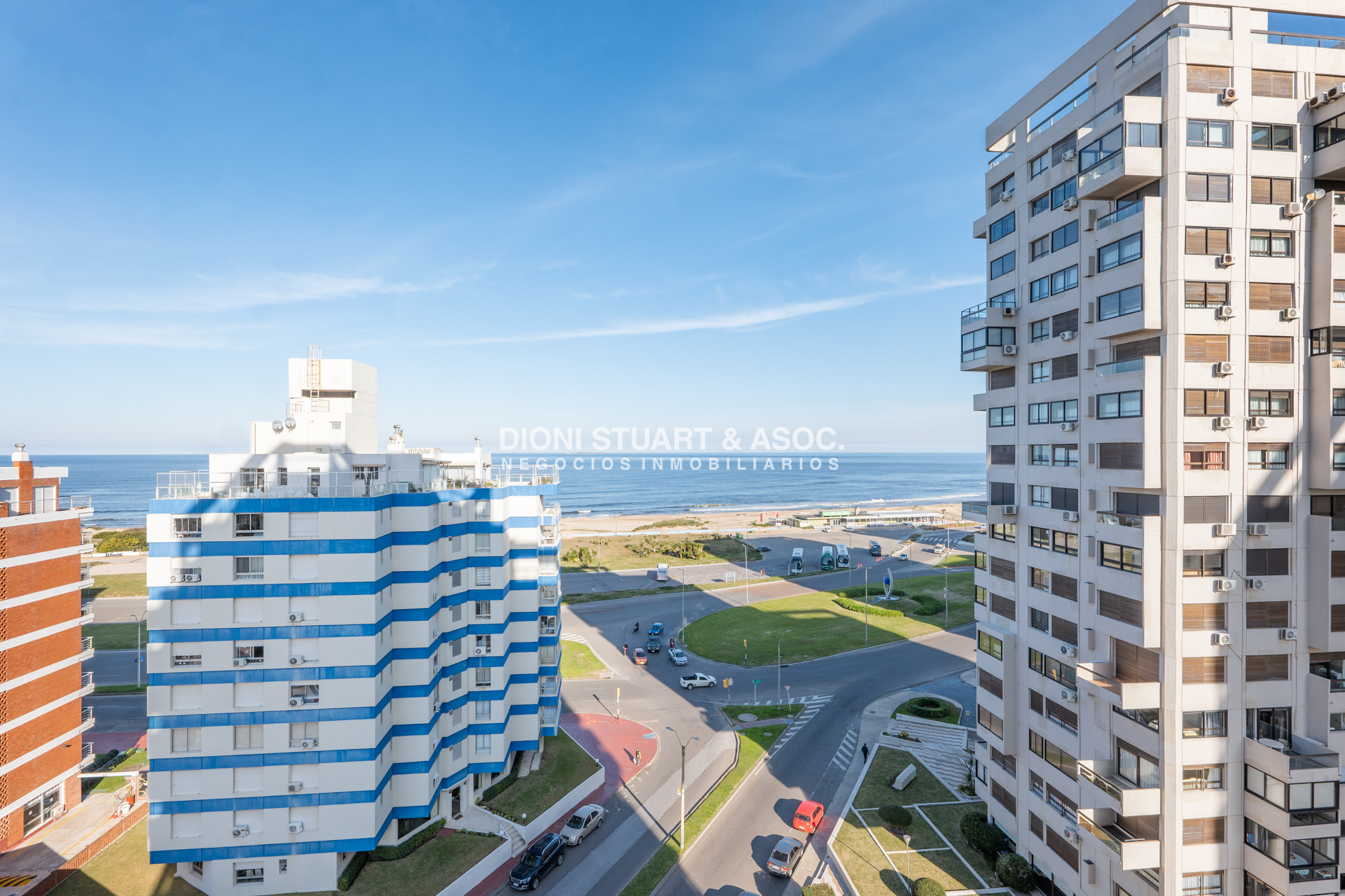 Apartamento ID.1054 - VENTA APARTAMENTO 4 DORMITORIOS RECICLADO - PLAYA BRAVA - PARQUEMAR CENTER 