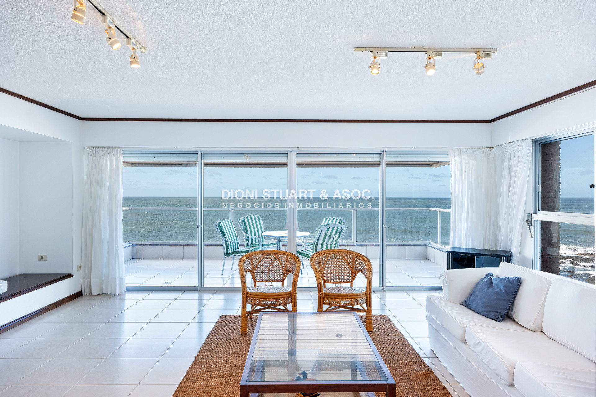 Apartamento ID.748 - Edificio Carmel - Apartamento de 3 Dorm y Dependencia - Punta del Este