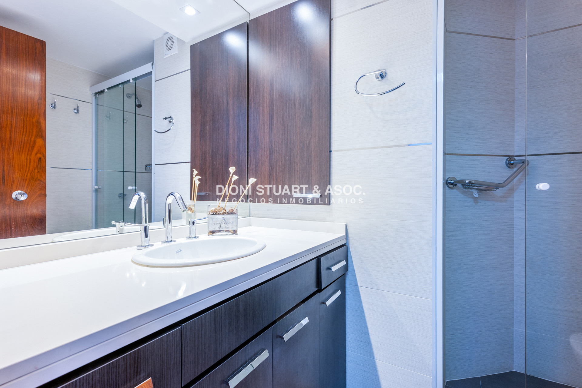 Apartamento ID.903 - DEPARTAMENTO EN ROOSEVELT - 2 DORMITORIOS - RECICLADO - CON VISTA - PARQUEMAR R