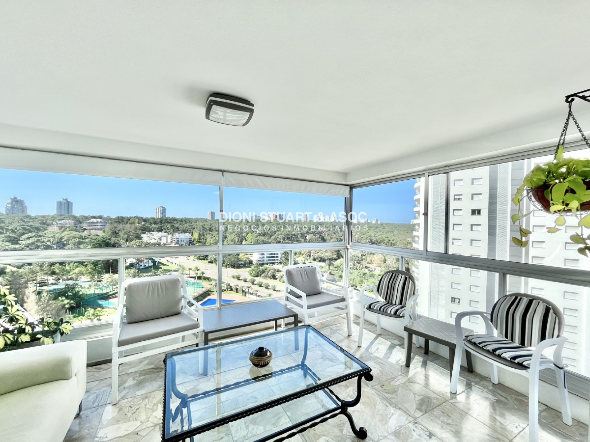 Apartamento ID.206 - Alquiler de Invierno Año 2025 - 2 Dormitorios y Medio + 2 Baños - Vista al Mar - Piscina Climatizada - Complejo Lincoln Center