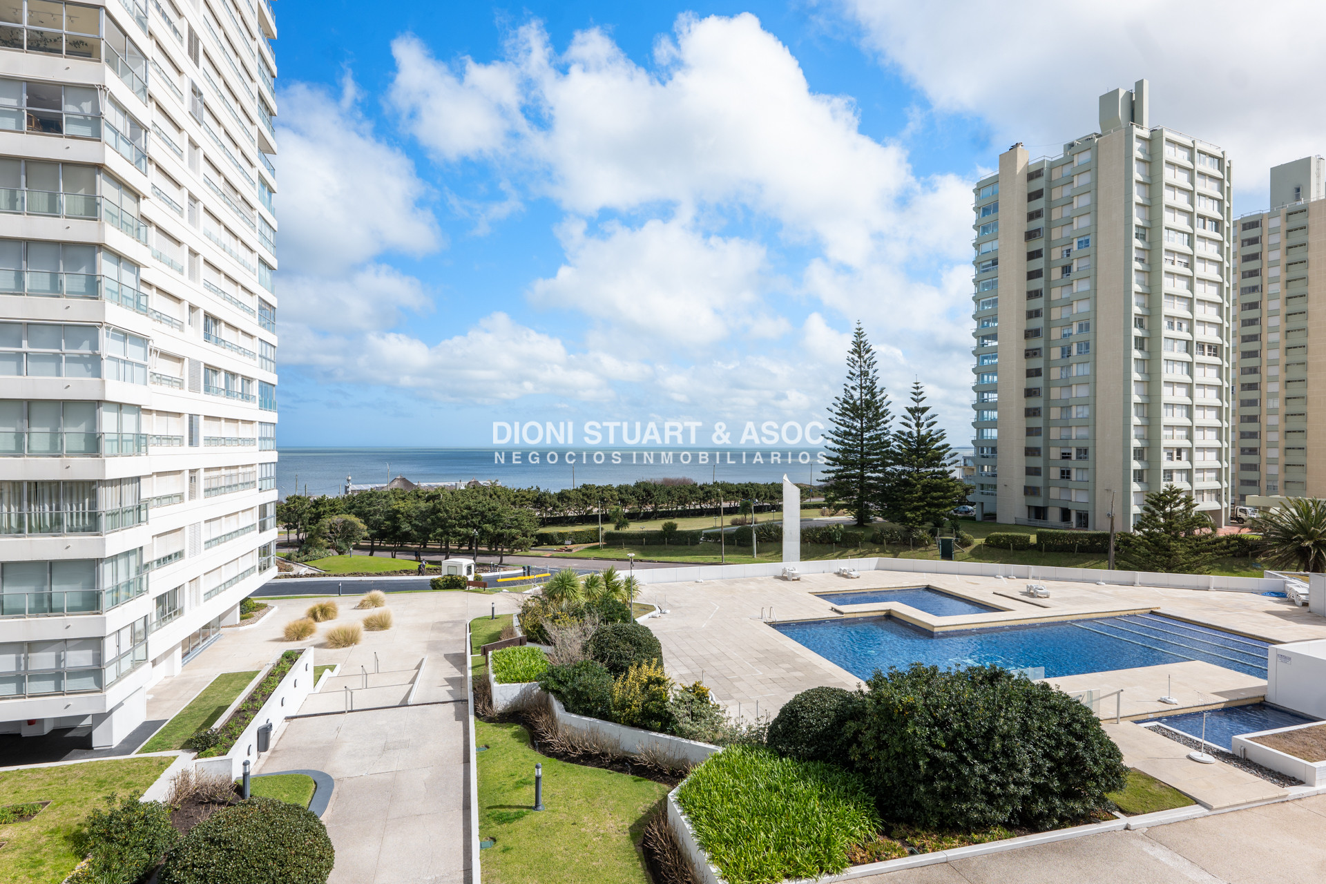 Apartamento ID.1058 - VENTA APARTAMENTO 1 DORMITORIO Y MEDIO - PLAYA MANSA - RECICLADO - COMPLEJO LINCOLN CENTER
