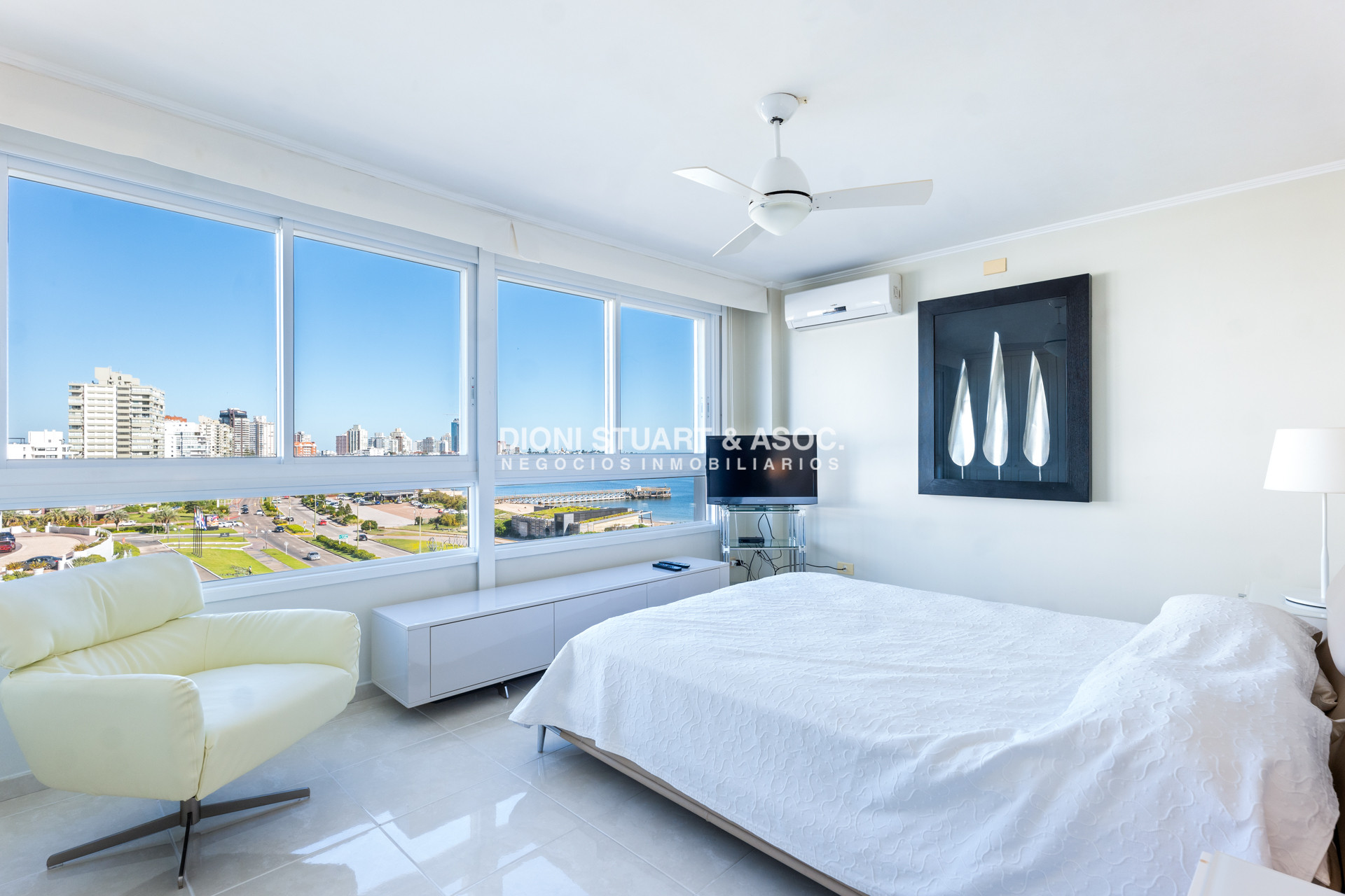 Apartamento ID.949 - DEPARTAMENTO ESQUINERO EN VENTA EN MILLENIUM TOWER PLAYA MANSA - 3 DORMITORIOS EN SUITE + DEPENDENCIA