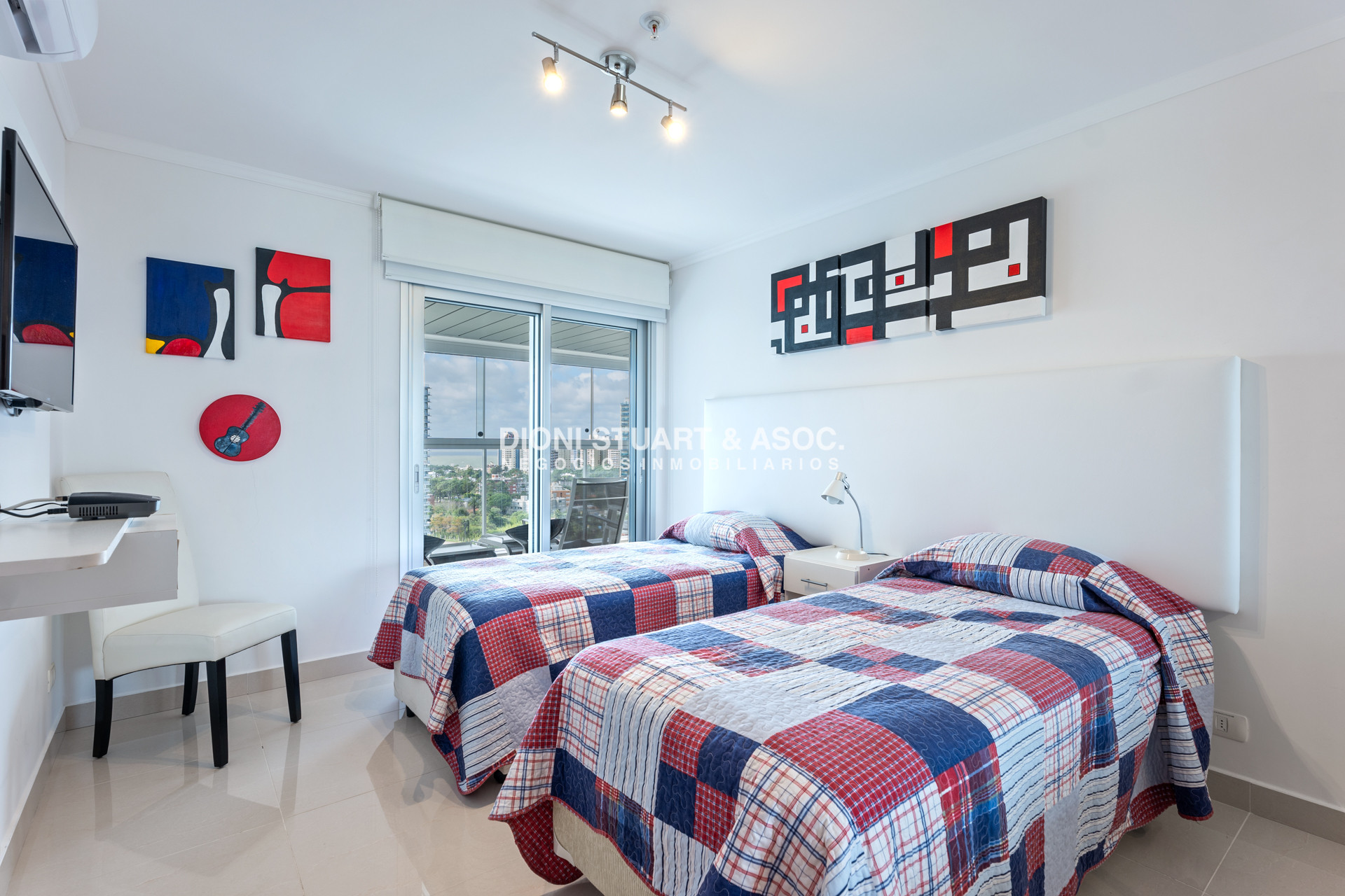 Apartamento ID.661 - Apartamento en Alquiler Invernal - Anual - Temporada - Edificio Miami Boulevard I - Playa Mansa - Punta del Este