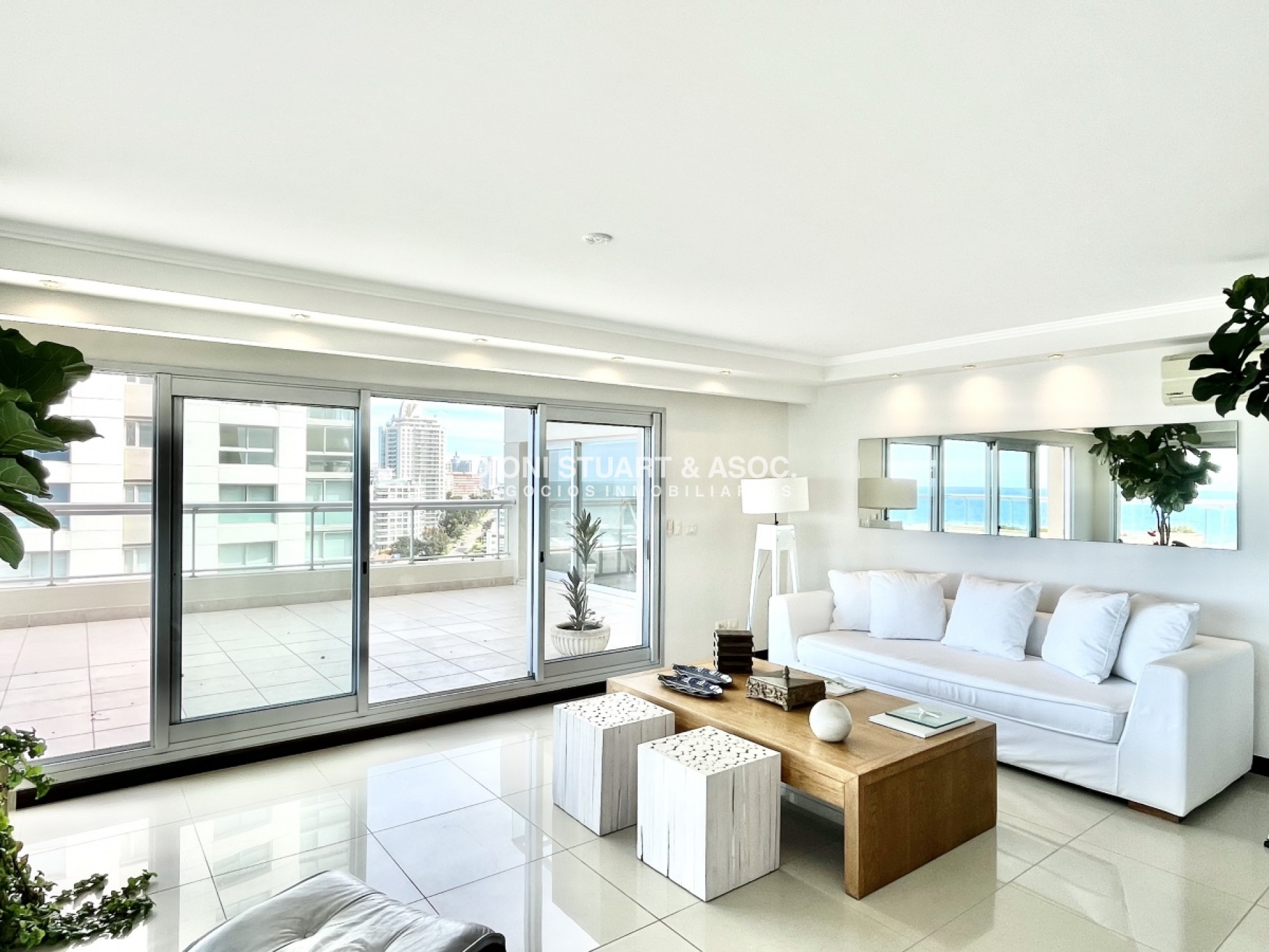 Apartamento ID.116 - Torre Lobos  -  Esquinero - En Venta