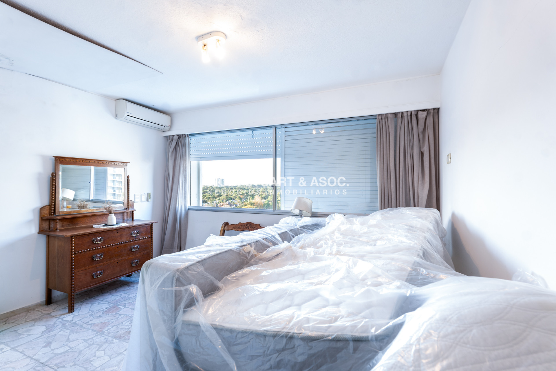 Apartamento ID.978 - APARTAMENTO EN VENTA EN EDIFICIO IMARANGATU - 3 DORM + DEP. CON PARRILLERO