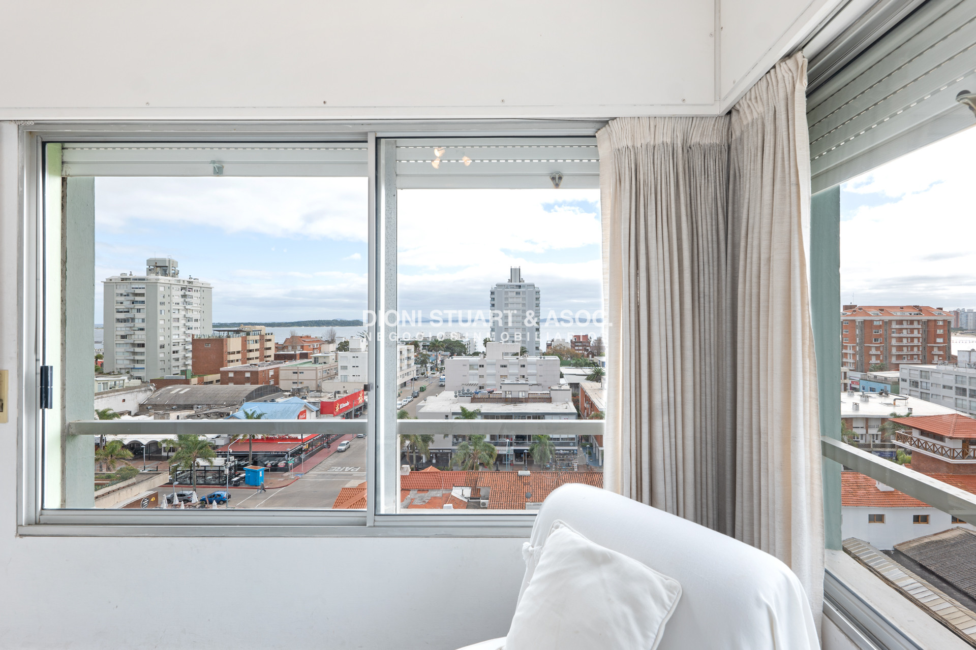 Apartamento ID.681 - Apartamento En Venta - En Gorlero - Peninsula - 2 Dormitorios - Edificio Michelangelo