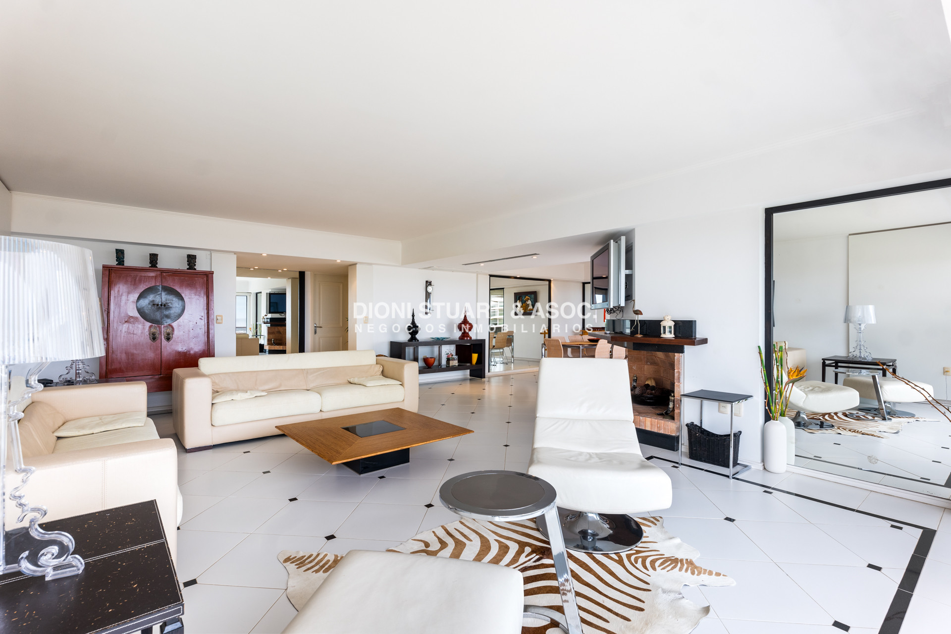 Apartamento ID.760 - DEPARTAMENTO EN VENTA EN PLAYA BRAVA PRIMER LINEA 4 DORMITORIOS EN SUITE - EDIF. AGUAS AZULES