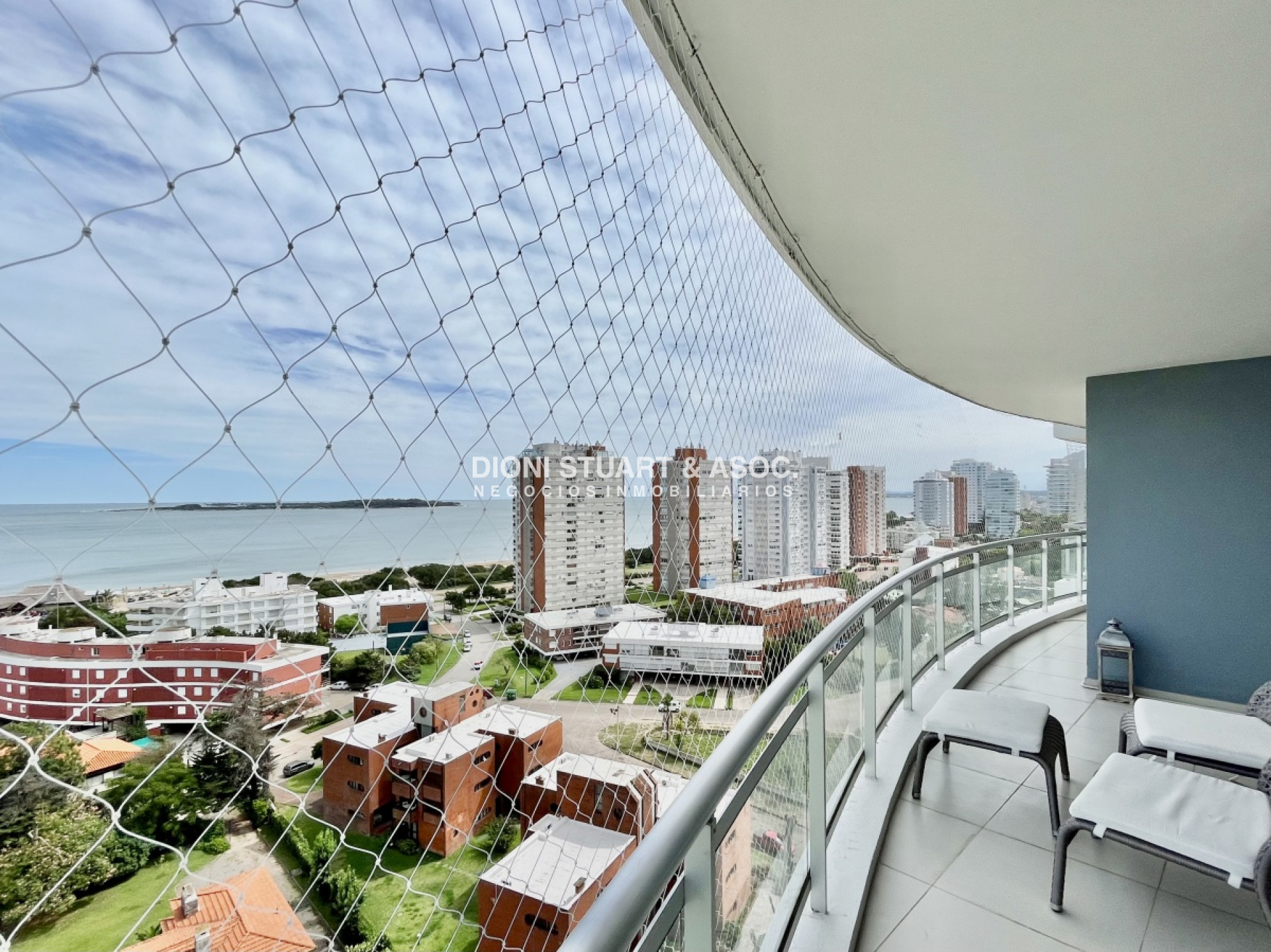 Apartamento ID.417 - DEPARTAMENTO EN PLAYA MANSA EN VENTA - SUNRISE - 3 DORM EN SUITE + DEP.