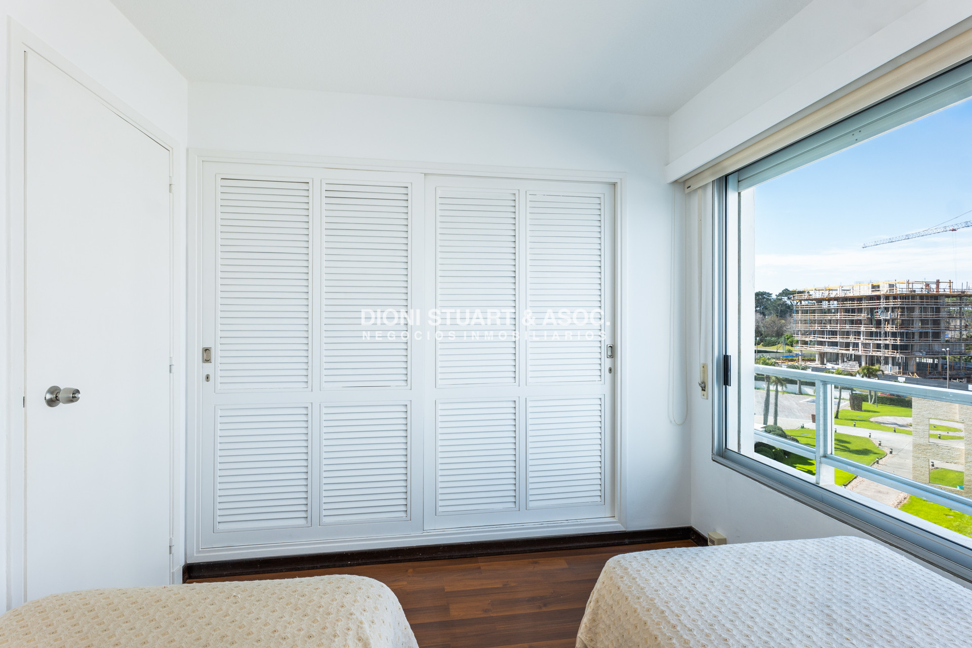 Apartamento ID.741 - DEPARTAMENTO EN PLAYA MANSA - 3 DORMITORIOS Y DEPENDENCIA - RECICLADO - TORRE JEFFERSON - COMPLEJO LINCOLN CENTER