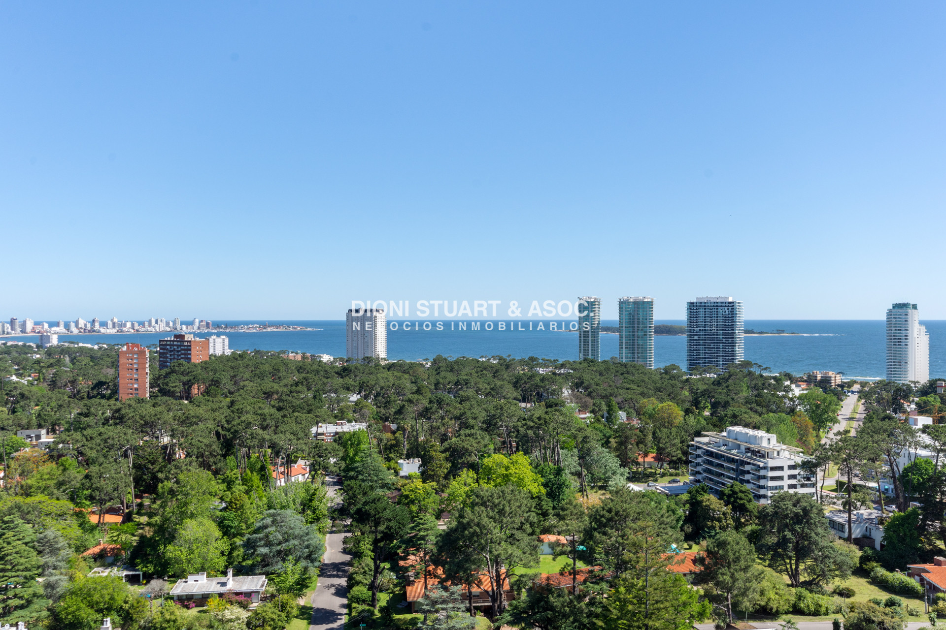 Apartamento ID.579 - Parquemar Roosevelt - Piso alto - 2 Dorm 