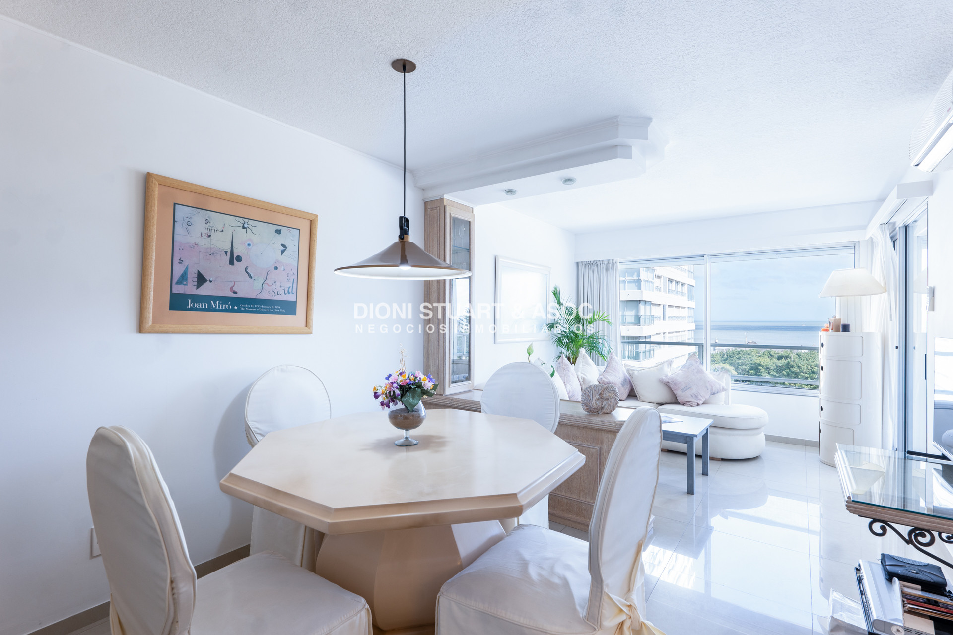 Apartamento ID.1058 - VENTA APARTAMENTO 1 DORMITORIO Y MEDIO - PLAYA MANSA - RECICLADO - COMPLEJO LINCOLN CENTER