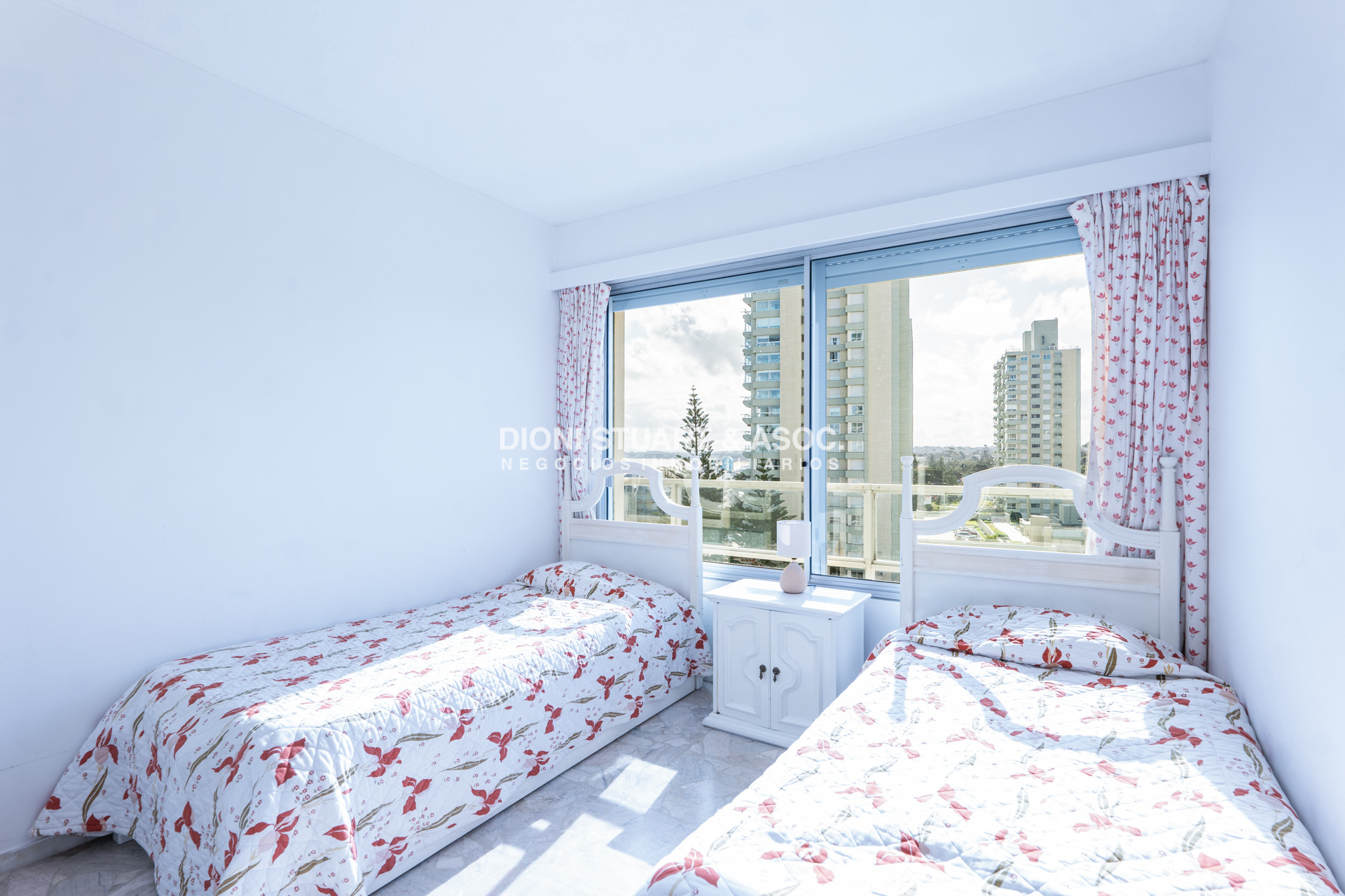 Apartamento ID.1059 - ALQUILER APARTAMENTO 3 DORMITORIOS FRENTE AL MAR PLAYA MANSA - COMPLEJO LINCOLN CENTER