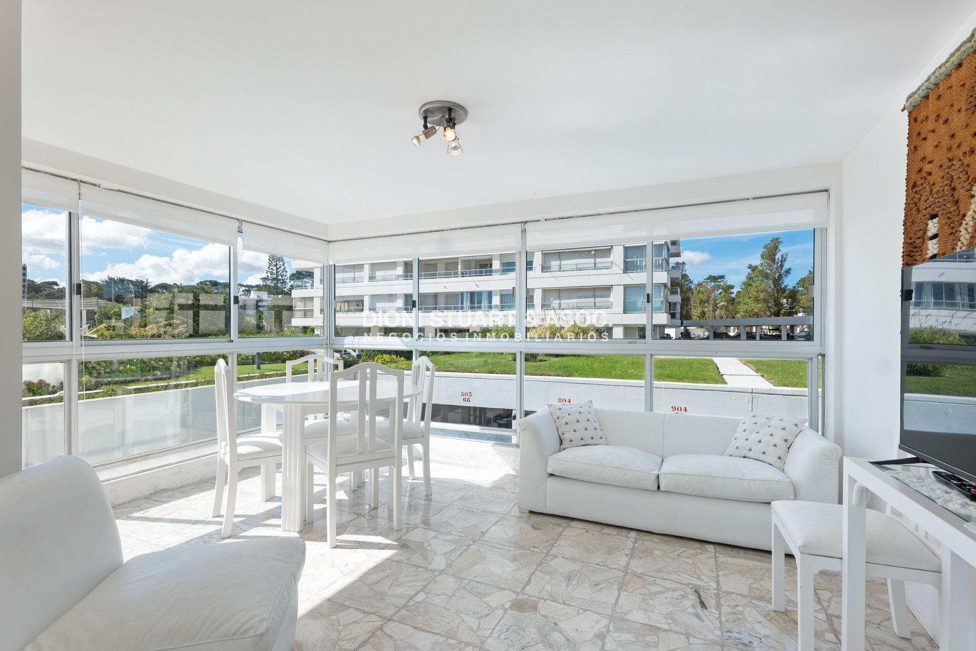 Apartamento ID.407 - Oportunidad - Apartamento en Venta - Primera Linea Mansa - 2 Dormitorios y Medio - Reciclado - Complejo Lincoln Center