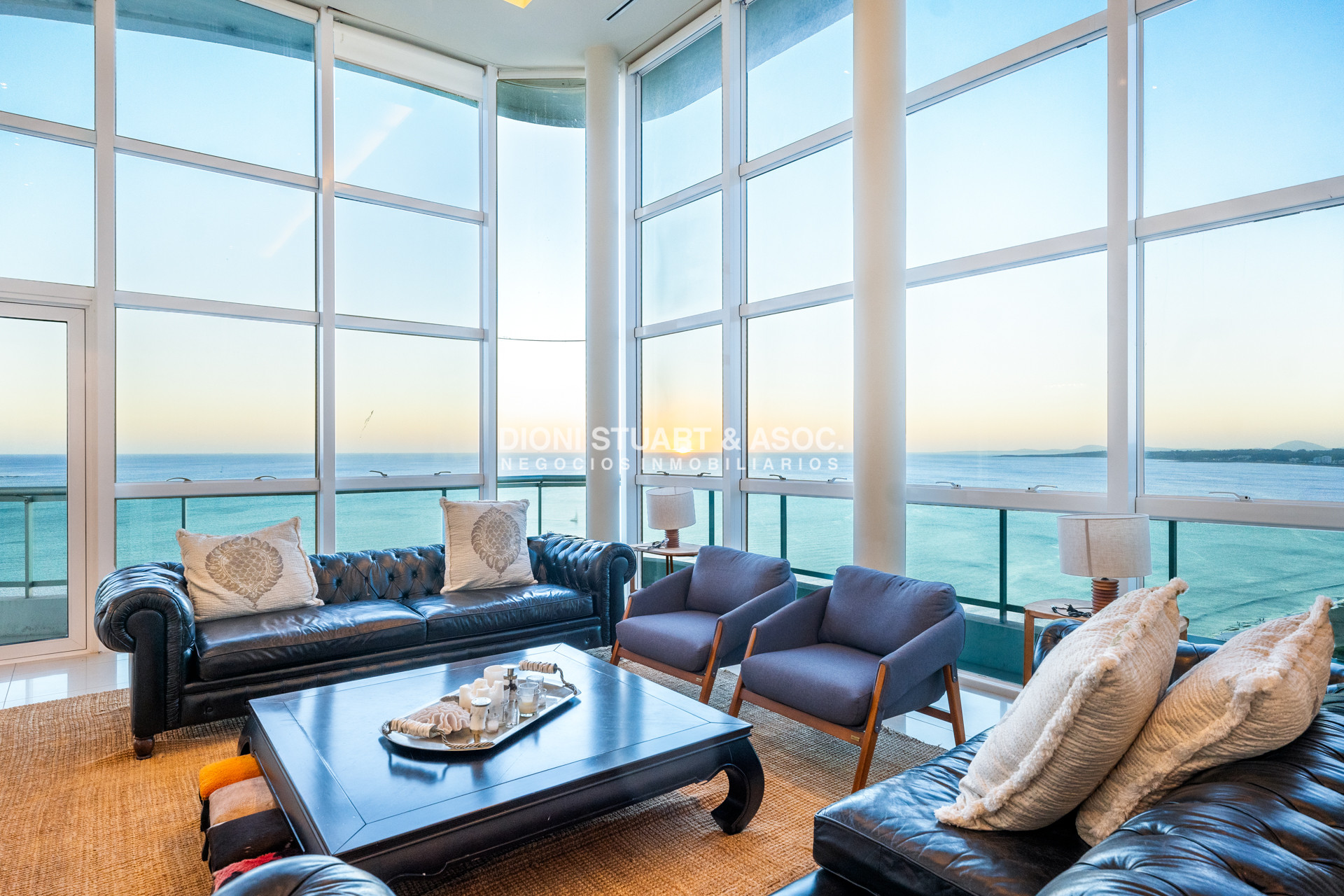Apartamento ID.910 - DEPARTAMENTO DUPLEX EN AQUARELA - PLAYA MANSA - 4 DORM EN SUITE + DEPENDENCIA