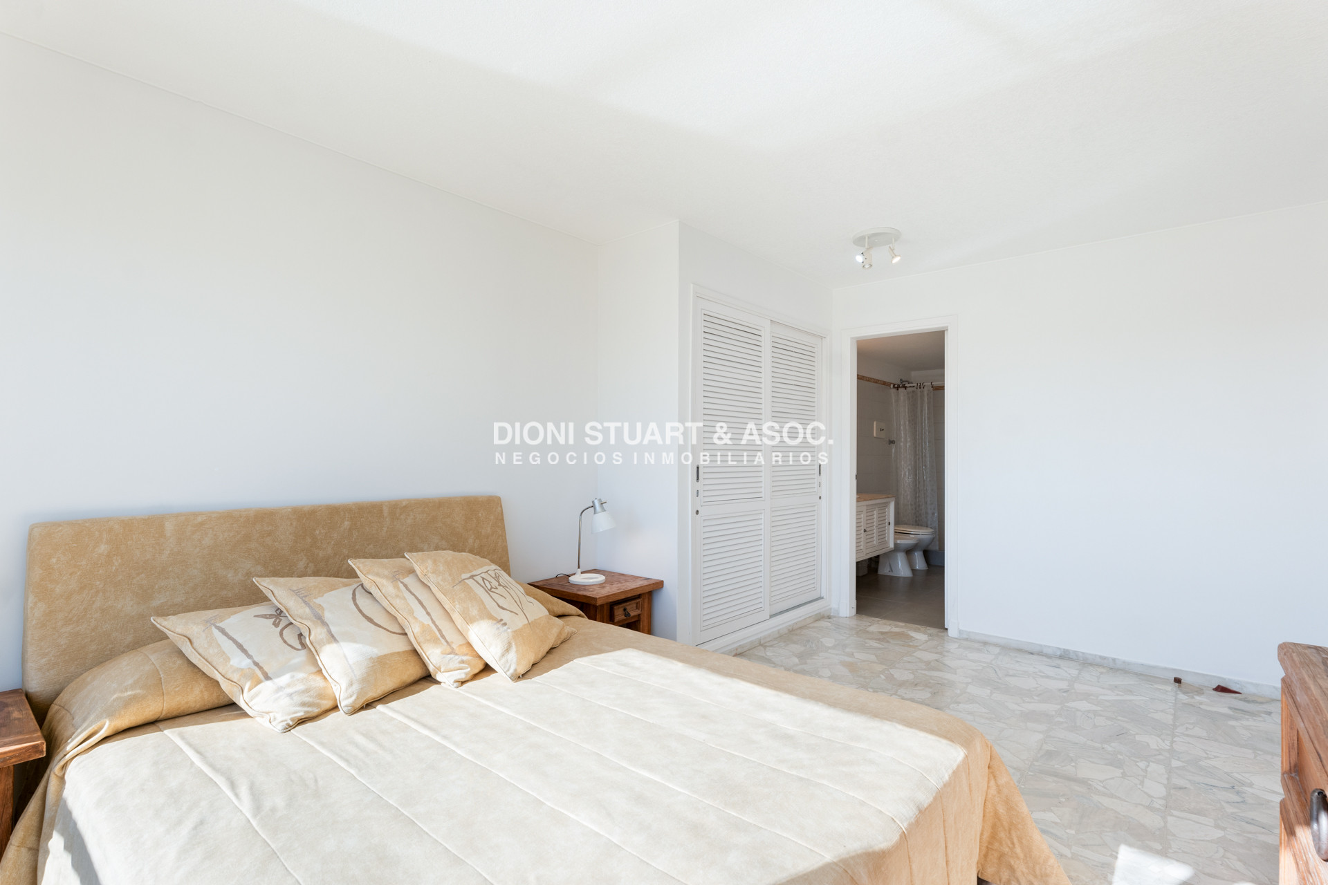 Apartamento ID.297 - APARTAMENTO EN ALQUILER DE 3 DORMITORIOS FRENTE AL MAR PLAYA MANSA TORRE WASHINGTON COMPLEJO LINCOLN CENTER