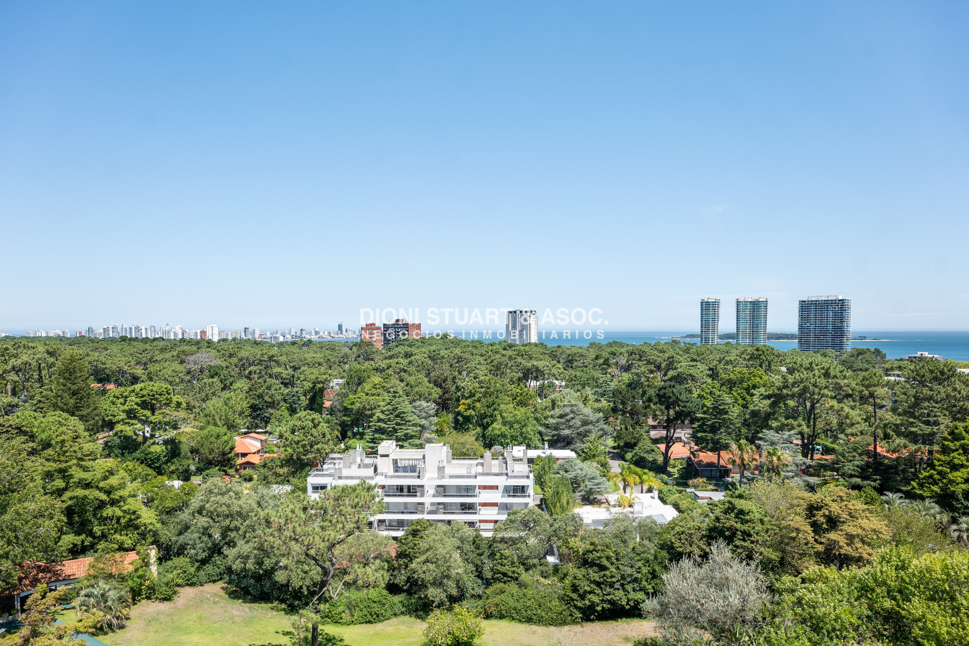 Apartamento ID.903 - DEPARTAMENTO EN ROOSEVELT - 2 DORMITORIOS - RECICLADO - CON VISTA - PARQUEMAR R