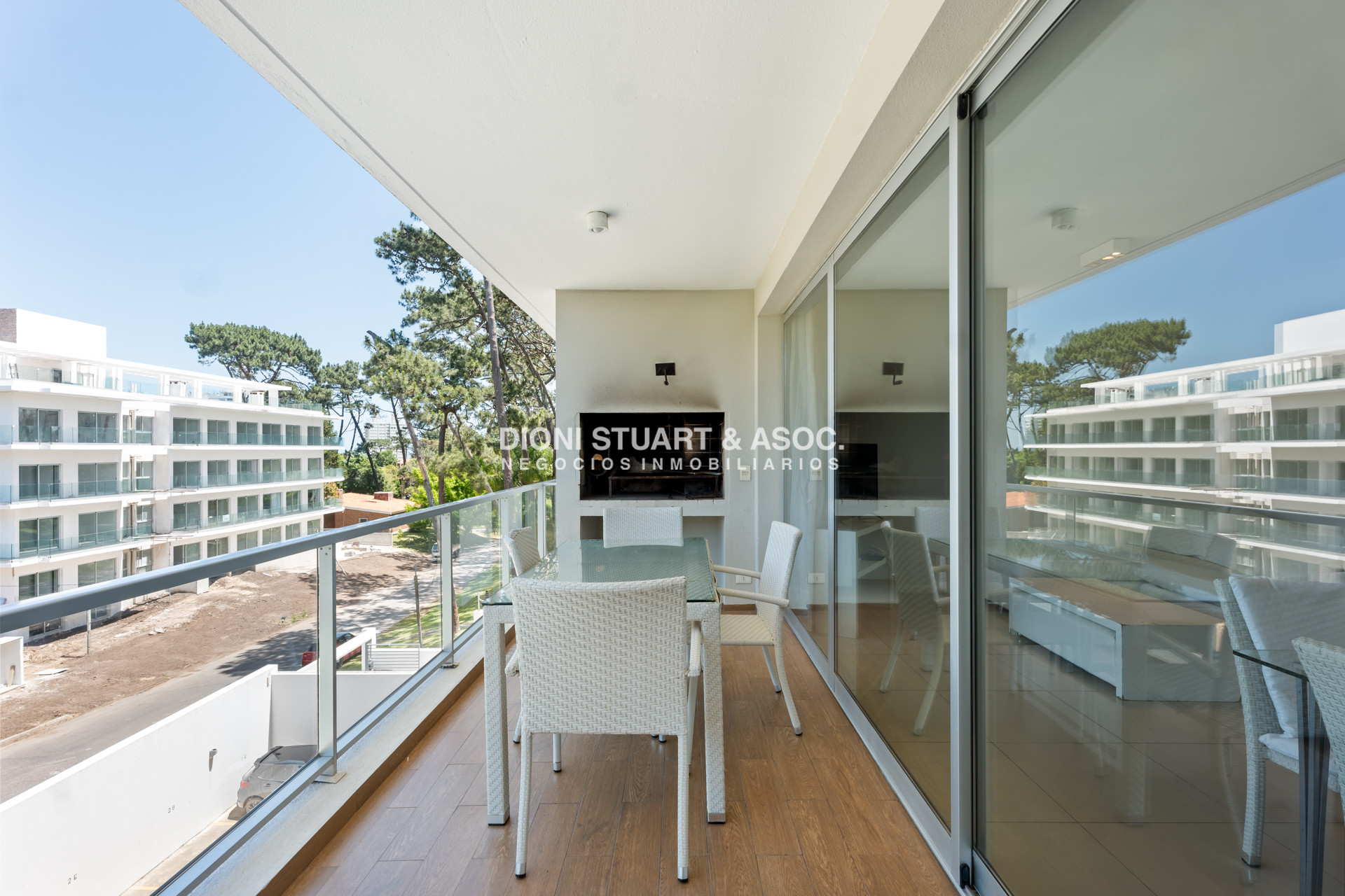 Apartamento ID.841 - Apartamento de 4 Dormitorios Con Parrillero - Emerald - Playa Mansa