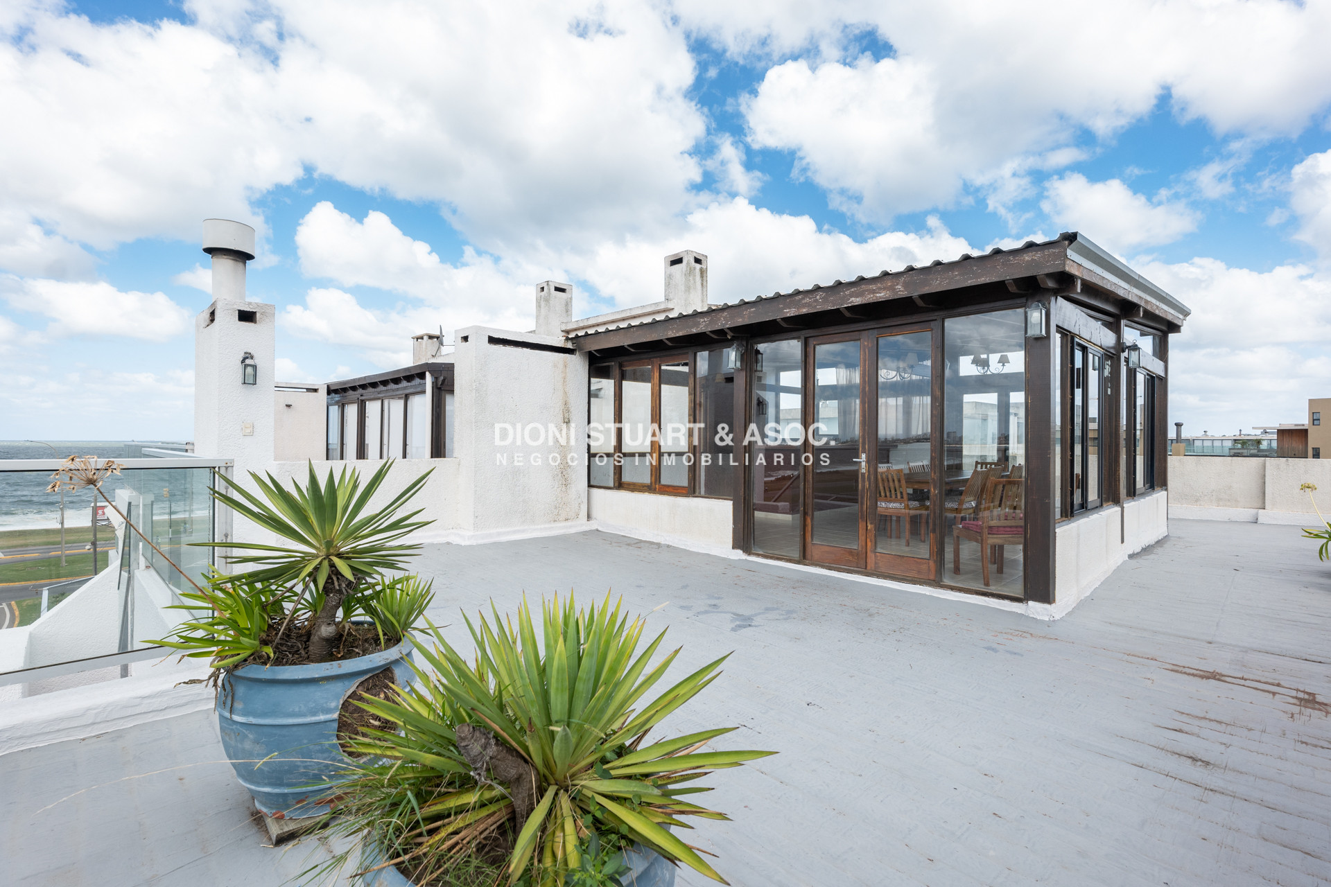 Apartamento ID.391 - DEPARTAMENTO PENT HOUSE DUPLEX EN PLAYA MANSA EN VENTA - 3 DORMITORIOS - CON ESTUFA Y BARBACOA