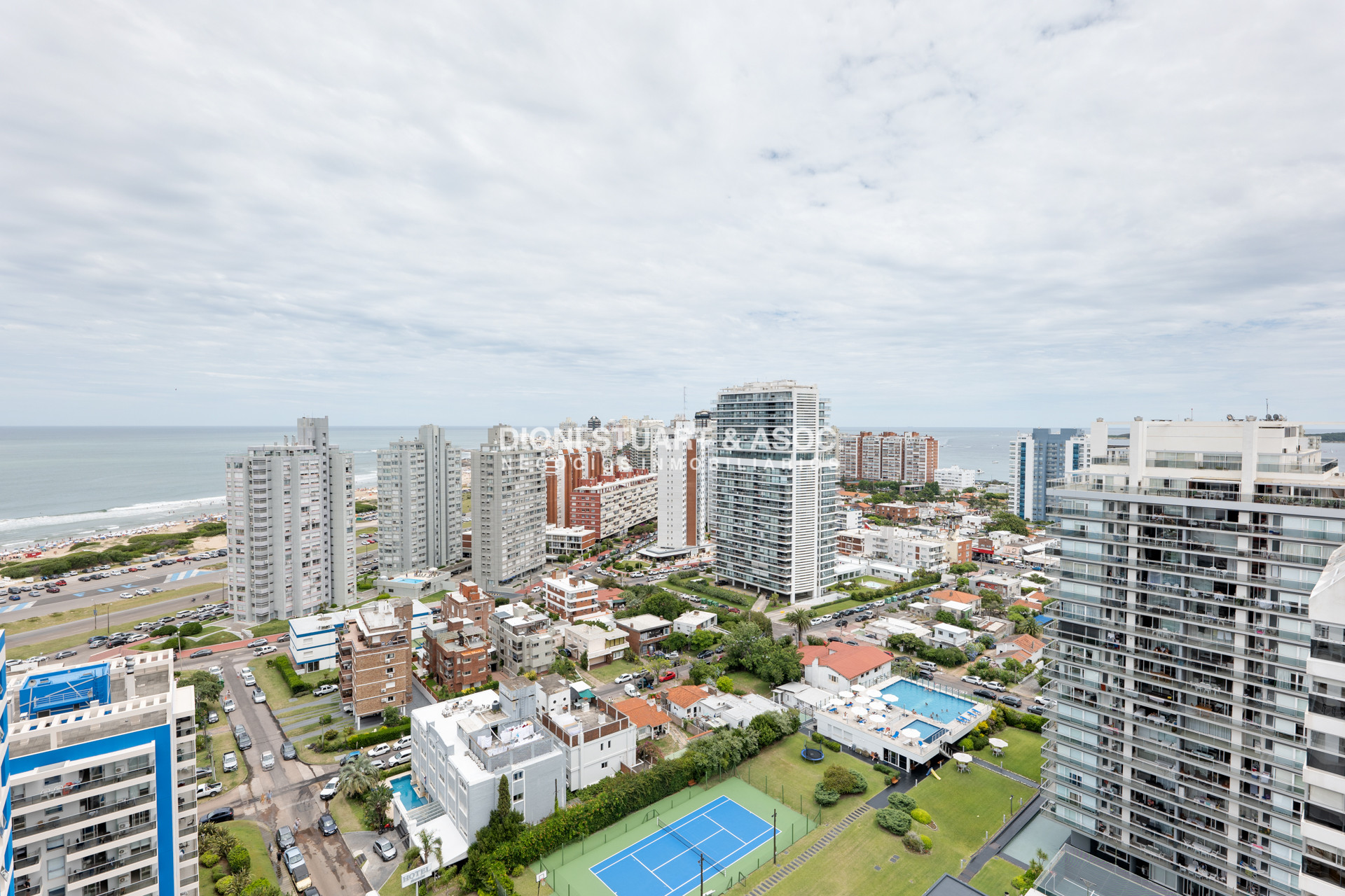 Apartamento ID.601 - Forest Tower 2 - Piso Alto - 3 Dorm