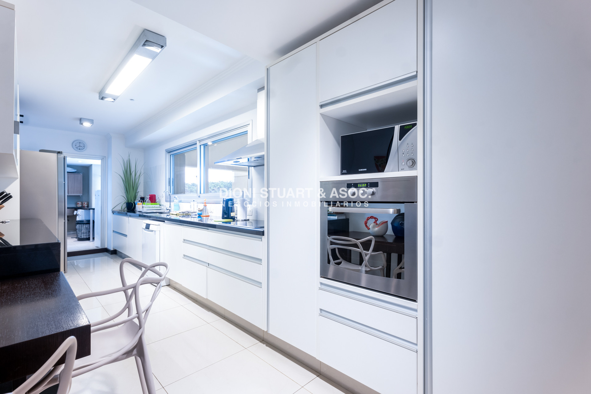 Apartamento ID.939 - TORRE LOBOS DEPARTAMENTO CENTRAL EN VENTA DE 3 DORMITORIOS EN SUITE + DEP. SERV. - PRIMERA LINEA PLAYA BRAVA