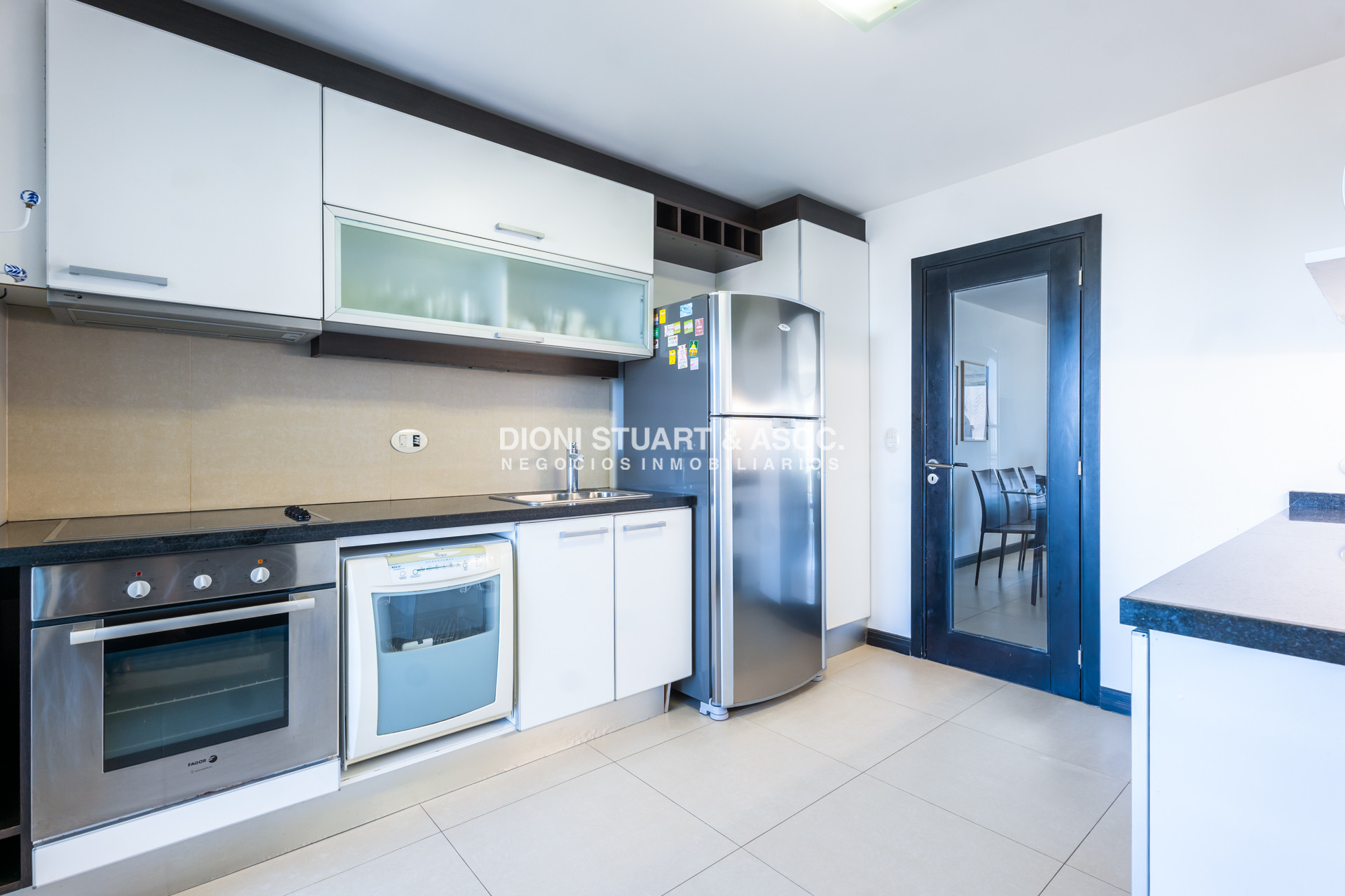 Apartamento ID.938 - GALA TOWER DEPARTAMENTO ESQUINERO 3 DORMITORIOS VISTA AL MAR - PLAYA MANSA - CON PARRILLERO
