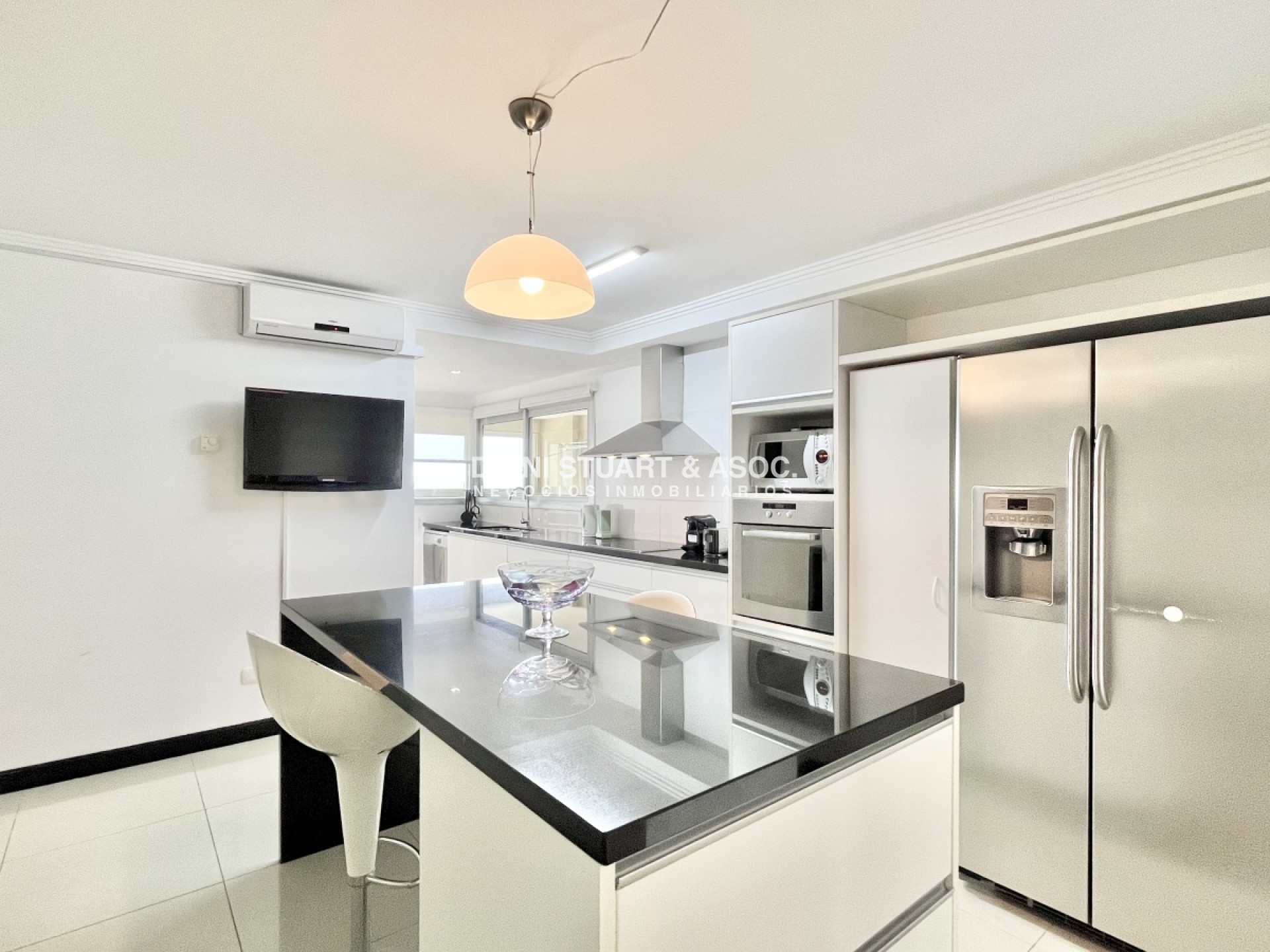 Apartamento ID.402 - Alquiler de Temporada - Playa Brava - Torre Lobos - 3 Dormitorios en Suite + Dependencia 