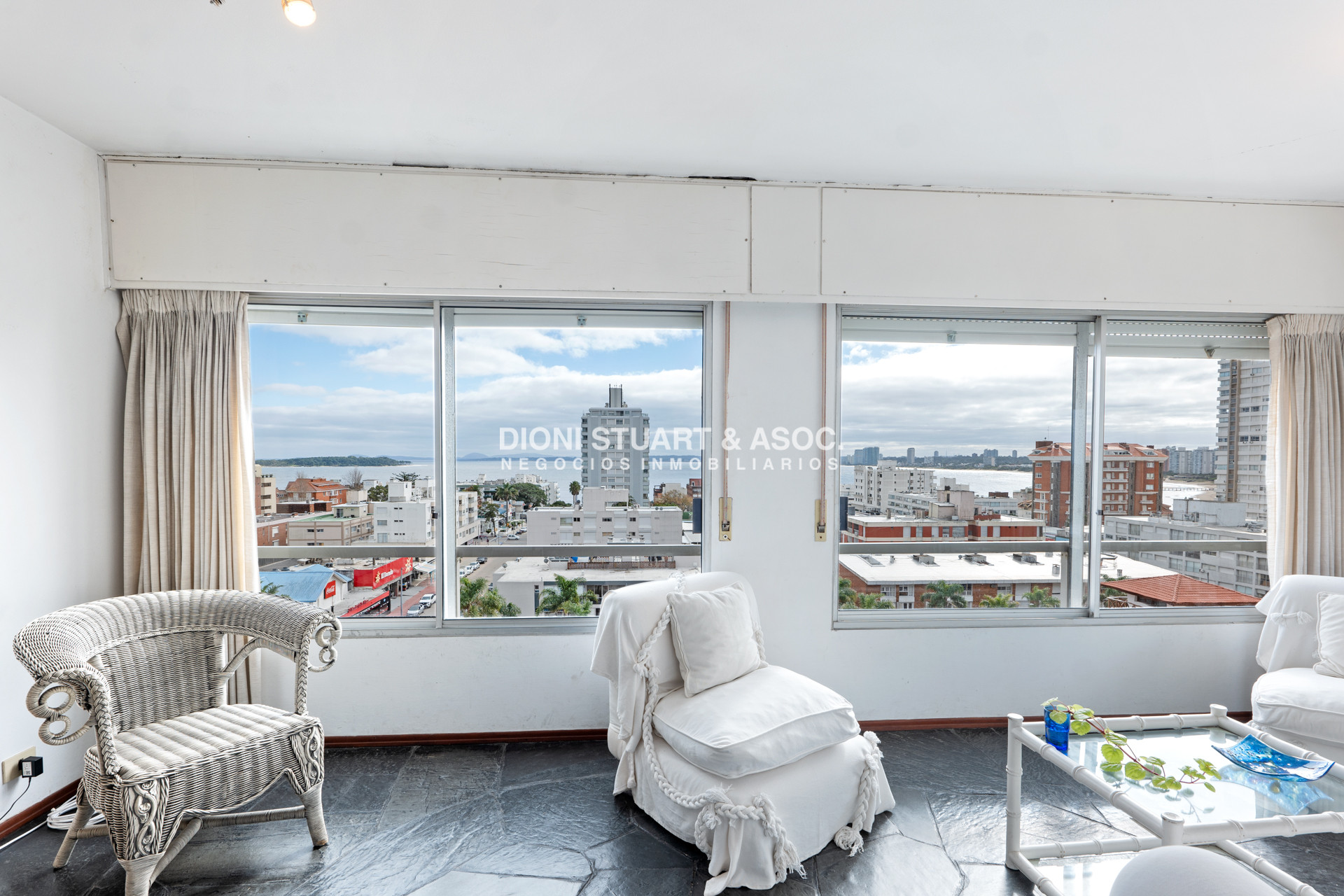Apartamento ID.681 - Apartamento En Venta - En Gorlero - Peninsula - 2 Dormitorios - Edificio Michelangelo