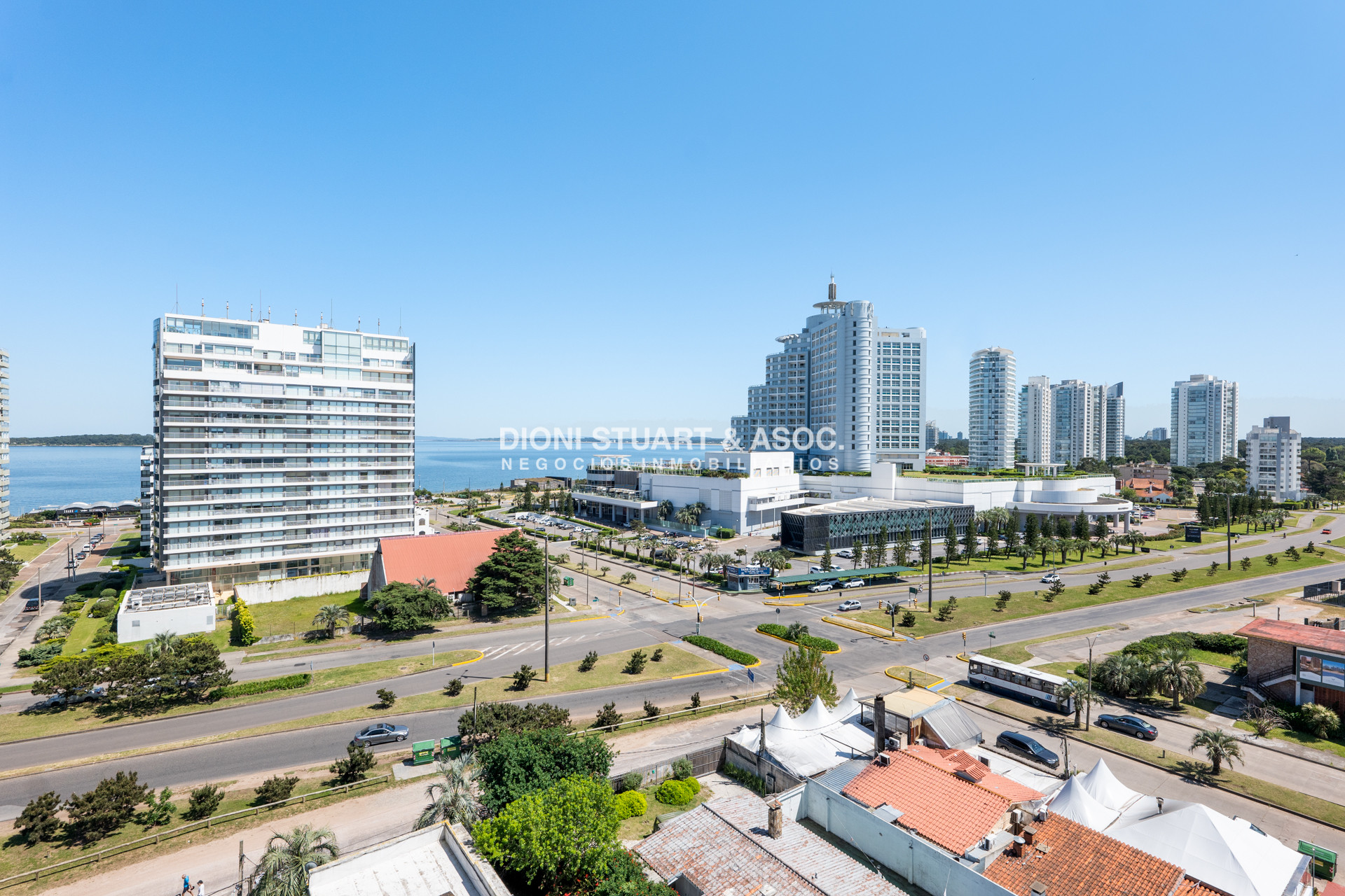 Apartamento ID.372 - DEPARTAMENTO PENT HOUSE DUPLEX CON VISTA AL MAR - EDIFICIO CAP FERRAT - 2 DORMITORIOS
