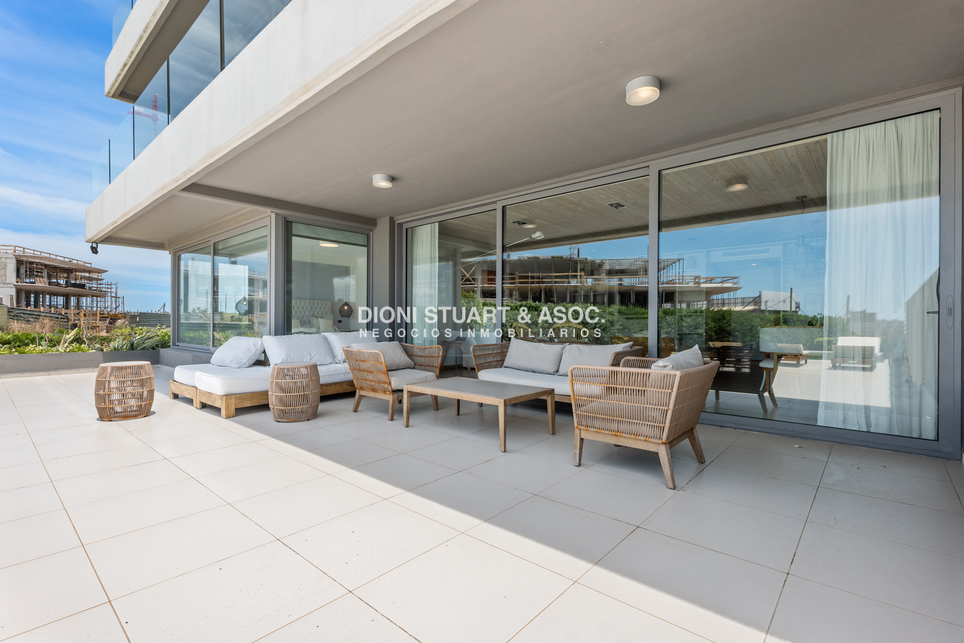 Apartamento ID.874 - Tiburon Terrazas Barra SS - Semi piso con piscina