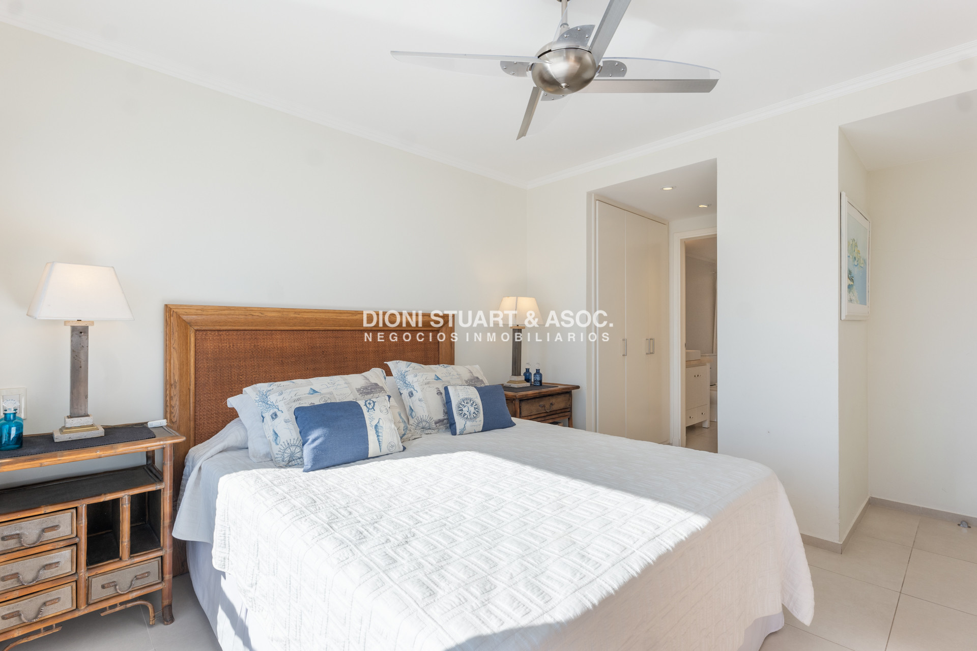 Apartamento ID.689 - TORRE WASHINGTON ESQUINERO 3 DORM RECICLADO