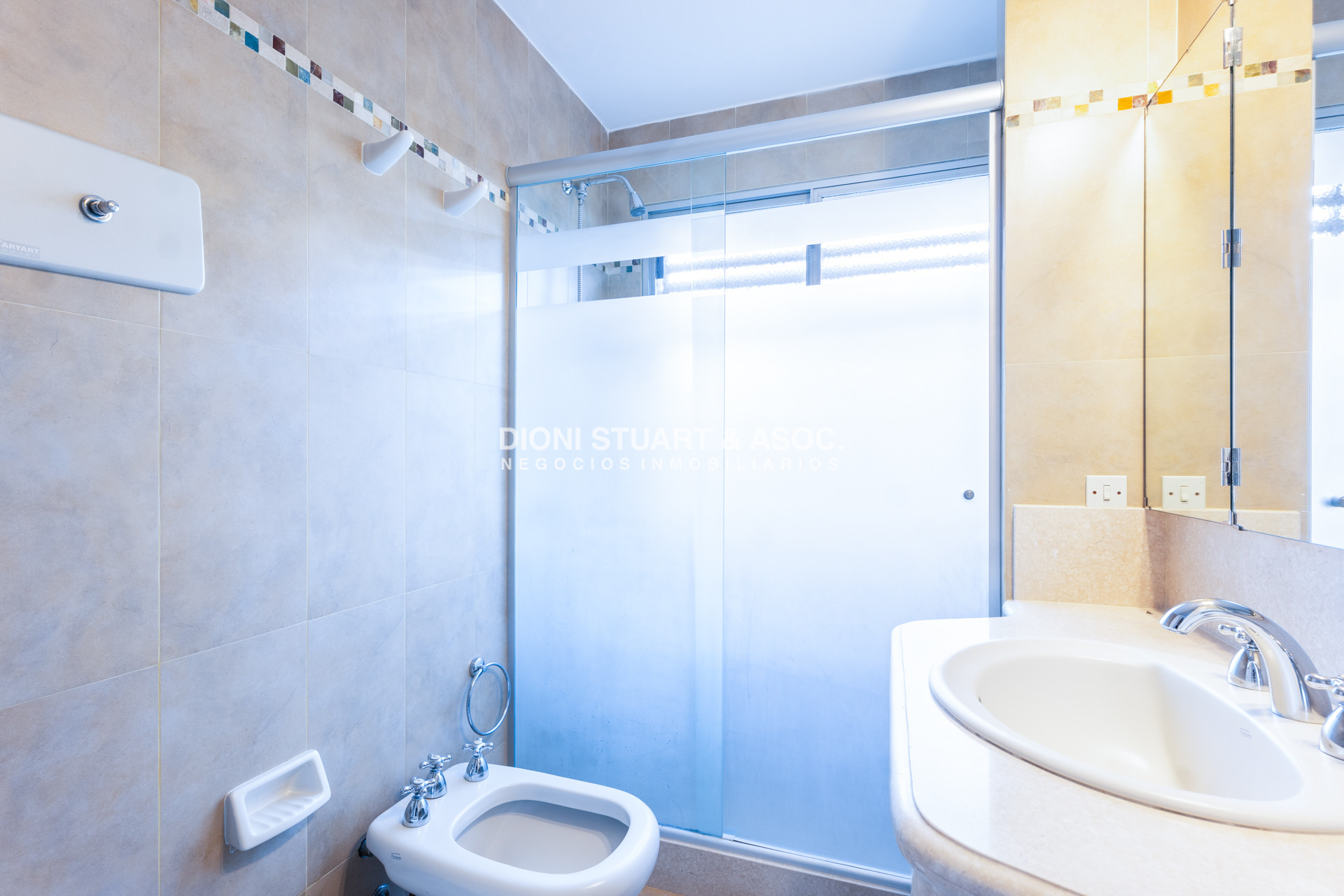 Apartamento ID.978 - APARTAMENTO EN VENTA EN EDIFICIO IMARANGATU - 3 DORM + DEP. CON PARRILLERO