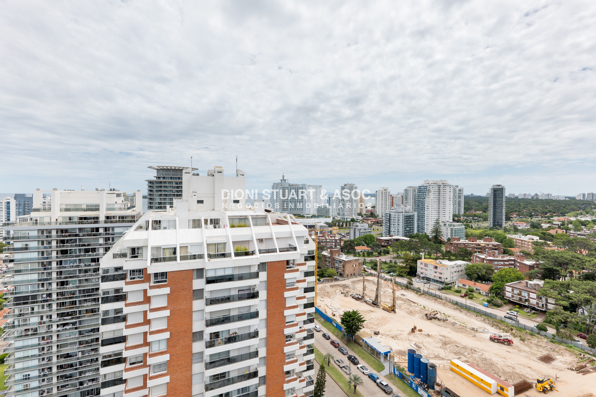 Apartamento ID.601 - Forest Tower 2 - Piso Alto - 3 Dorm