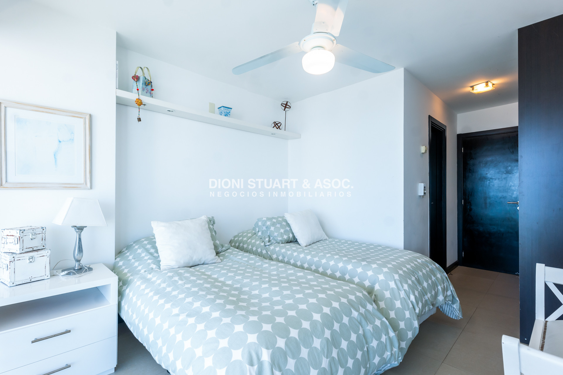 Apartamento ID.938 - GALA TOWER DEPARTAMENTO ESQUINERO 3 DORMITORIOS VISTA AL MAR - PLAYA MANSA - CON PARRILLERO