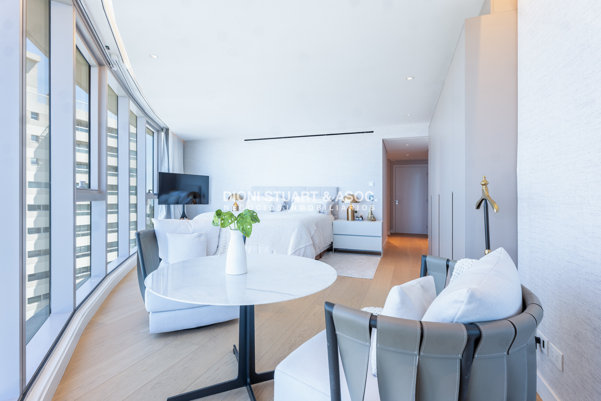 Apartamento ID.1121 - TRUMP UNIFICADO - 4 SUITES + DEPENDENCIA