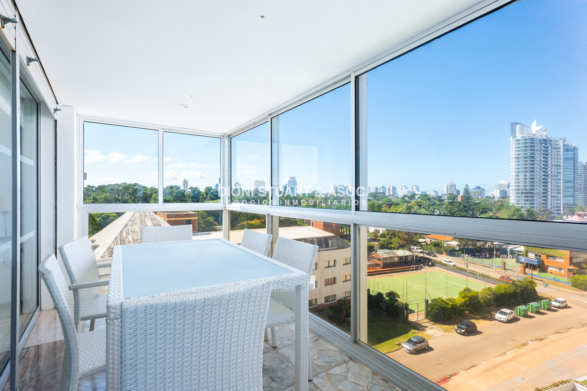 Apartamento ID.935 - DEPARTAMENTO EN VENTA FRENTE AL MAR DE 2 DORMITORIOS Y DEPENDENCIA DE SERVICIO RECICLADO EN TUNQUELEN I - PRIMERA LINEA PLAYA MANSA