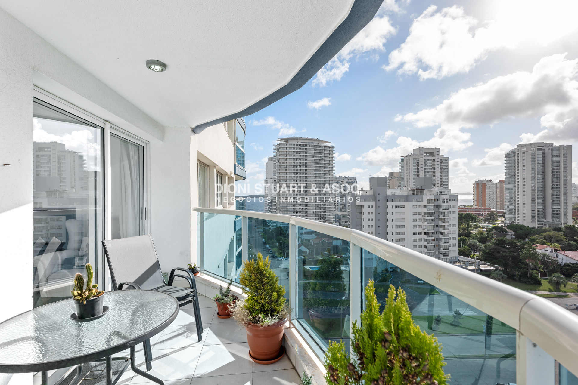 Apartamento ID.662 - CASINO TOWER - EN VENTA - 2 DORM - TIPOLOGÍA 05