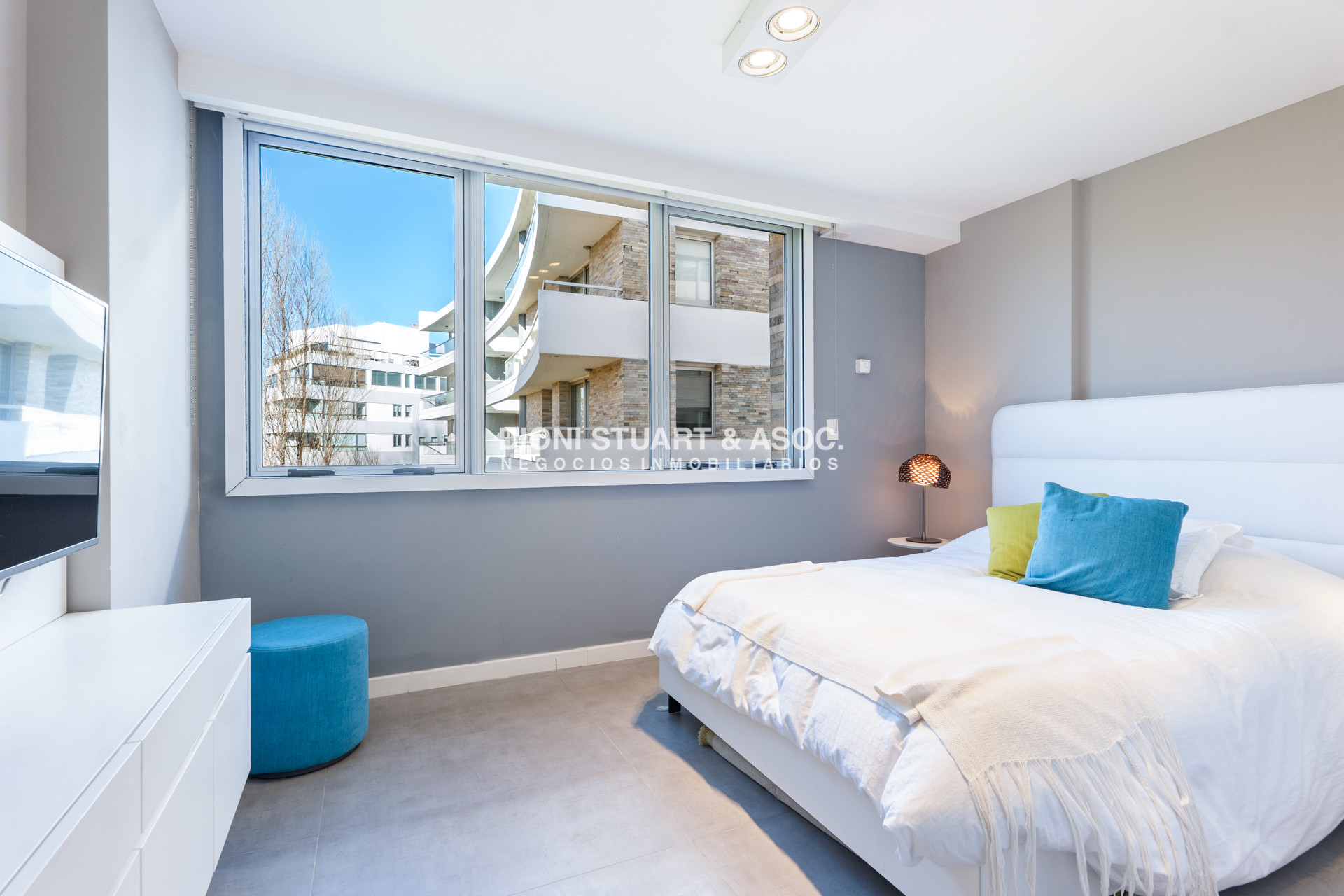 Apartamento ID.1017 - APARTAMENTO EN VENTA - PLAYA MANSA - LUMIERE - ESQUIENRO - 3 DORM + DEP. SERV