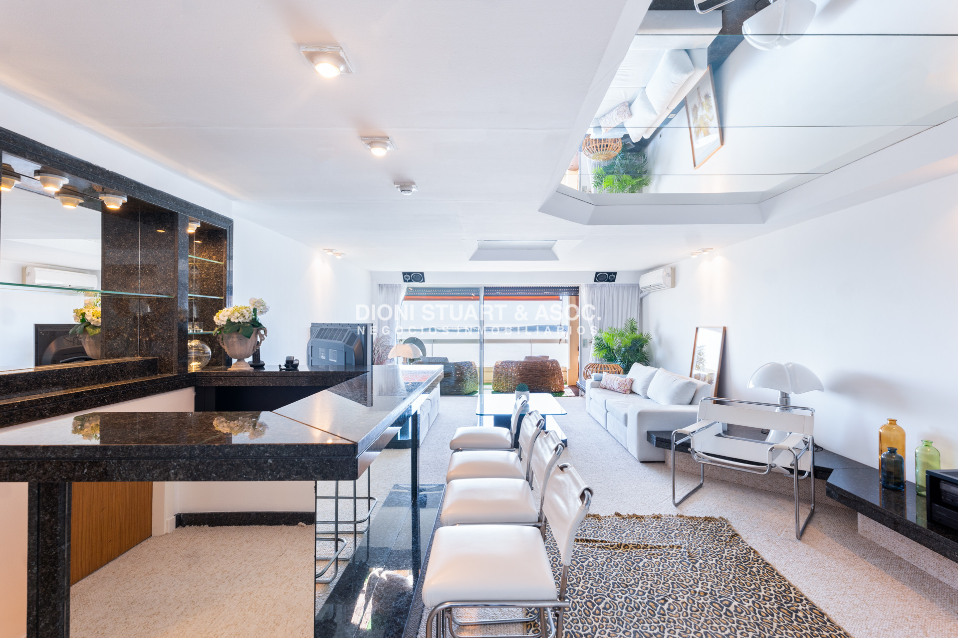 Apartamento ID.850 - Edificio El Torreon - 3 Dorm y Dep. - Apartamento Primera Linea Mansa