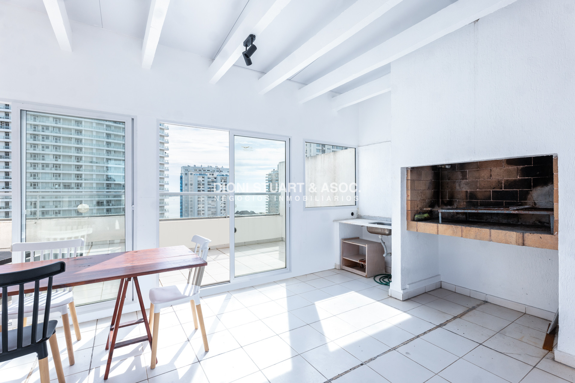 Apartamento ID.1149 - VENTA APARTAMENTO 3 DORMITORIOS CON BARBACOA PENT HOUSE DUPLEX PLAYA MANSA