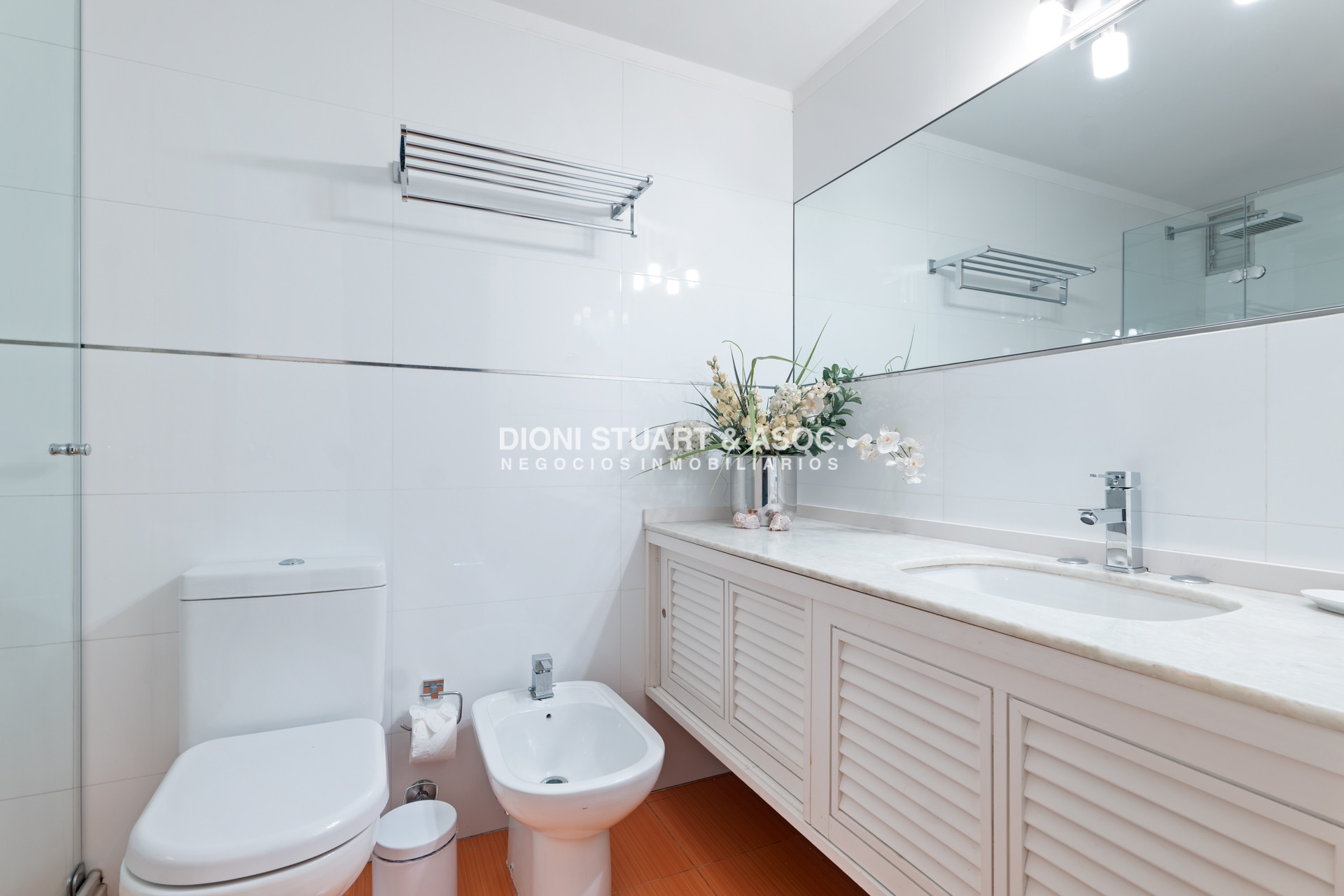 Apartamento ID.407 - Oportunidad - Apartamento en Venta - Primera Linea Mansa - 2 Dormitorios y Medio - Reciclado - Complejo Lincoln Center