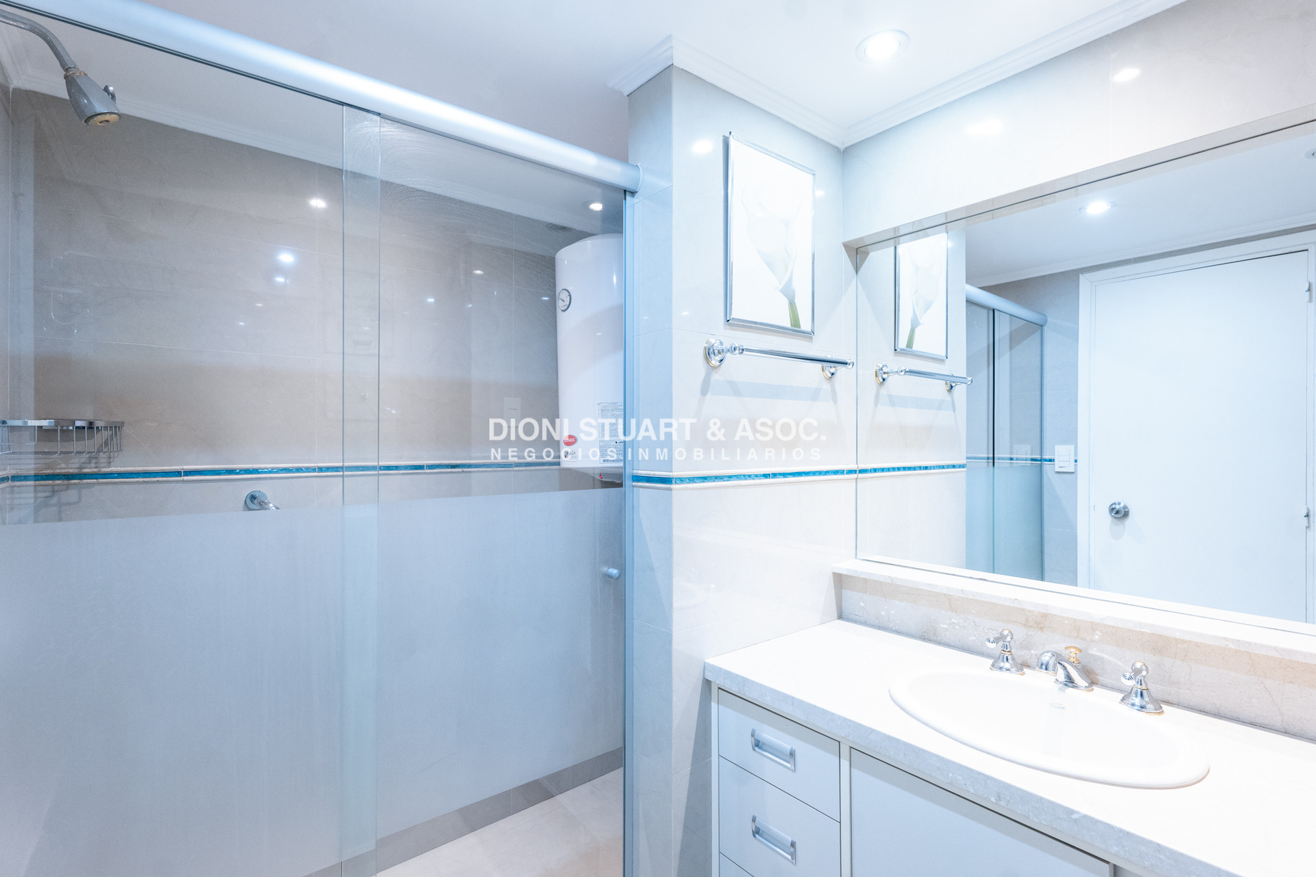 Apartamento ID.1058 - VENTA APARTAMENTO 1 DORMITORIO Y MEDIO - PLAYA MANSA - RECICLADO - COMPLEJO LINCOLN CENTER