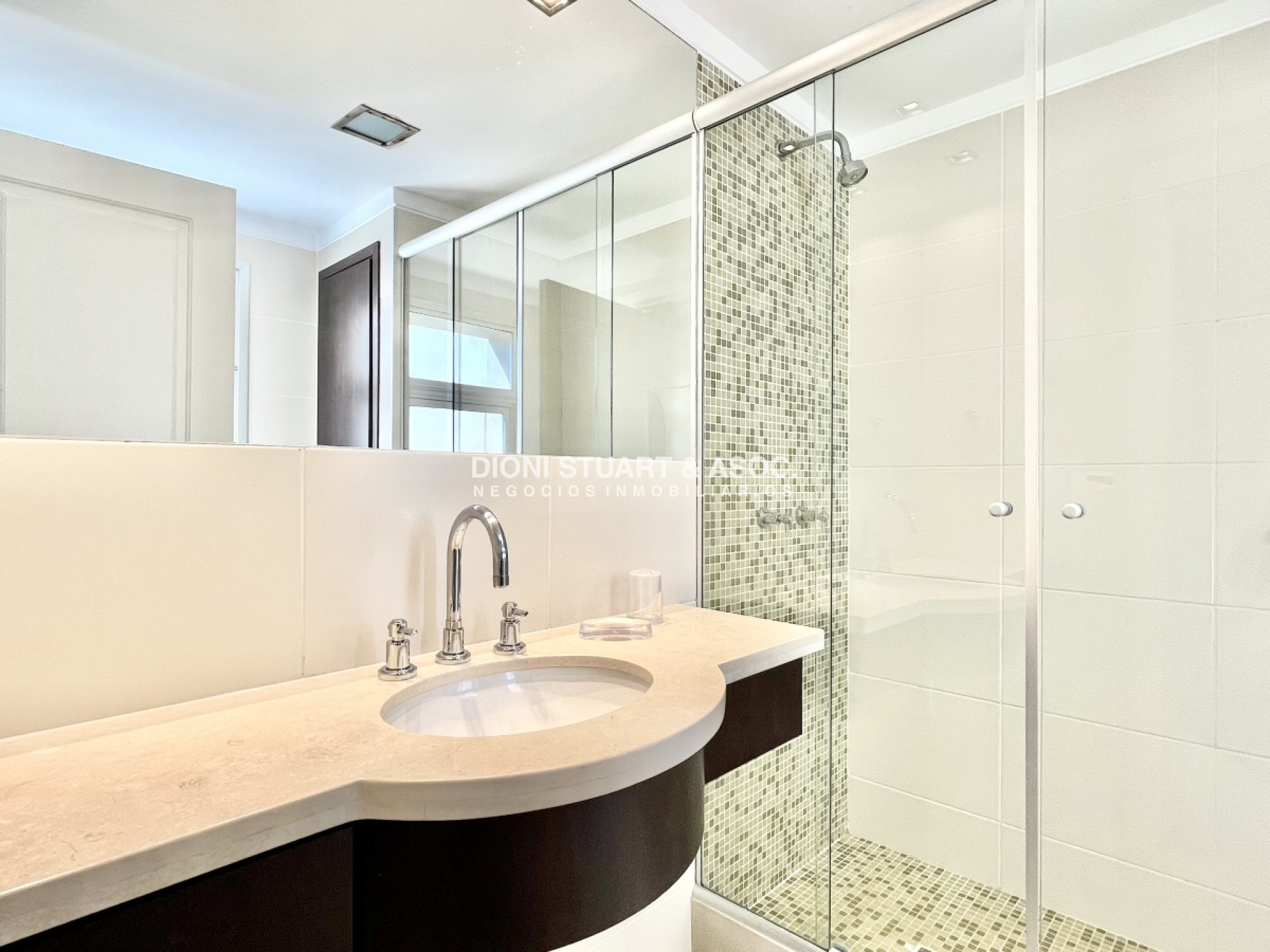 Apartamento ID.274 - Apartamento en Venta Torre Lobos - Primera Linea Playa Brava - 3 Dormitorios en Suite + Dependencia