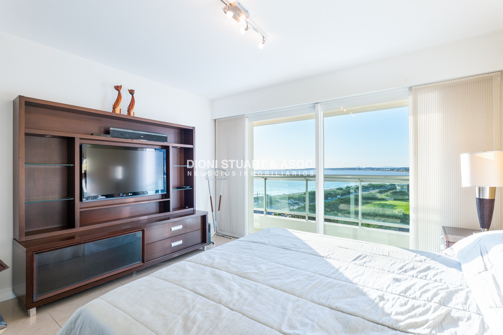 Apartamento ID.815 - Aquarela Esquinero En Venta - 3 Suites + dep - La mejor orientación