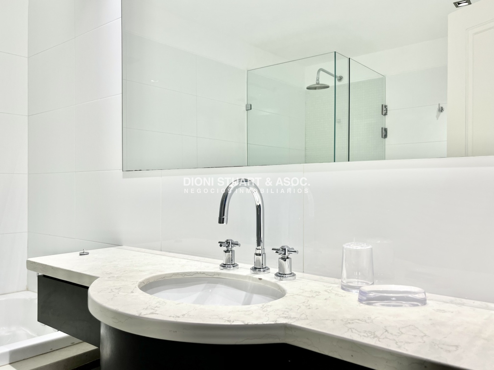 Apartamento ID.274 - Apartamento en Venta Torre Lobos - Primera Linea Playa Brava - 3 Dormitorios en Suite + Dependencia
